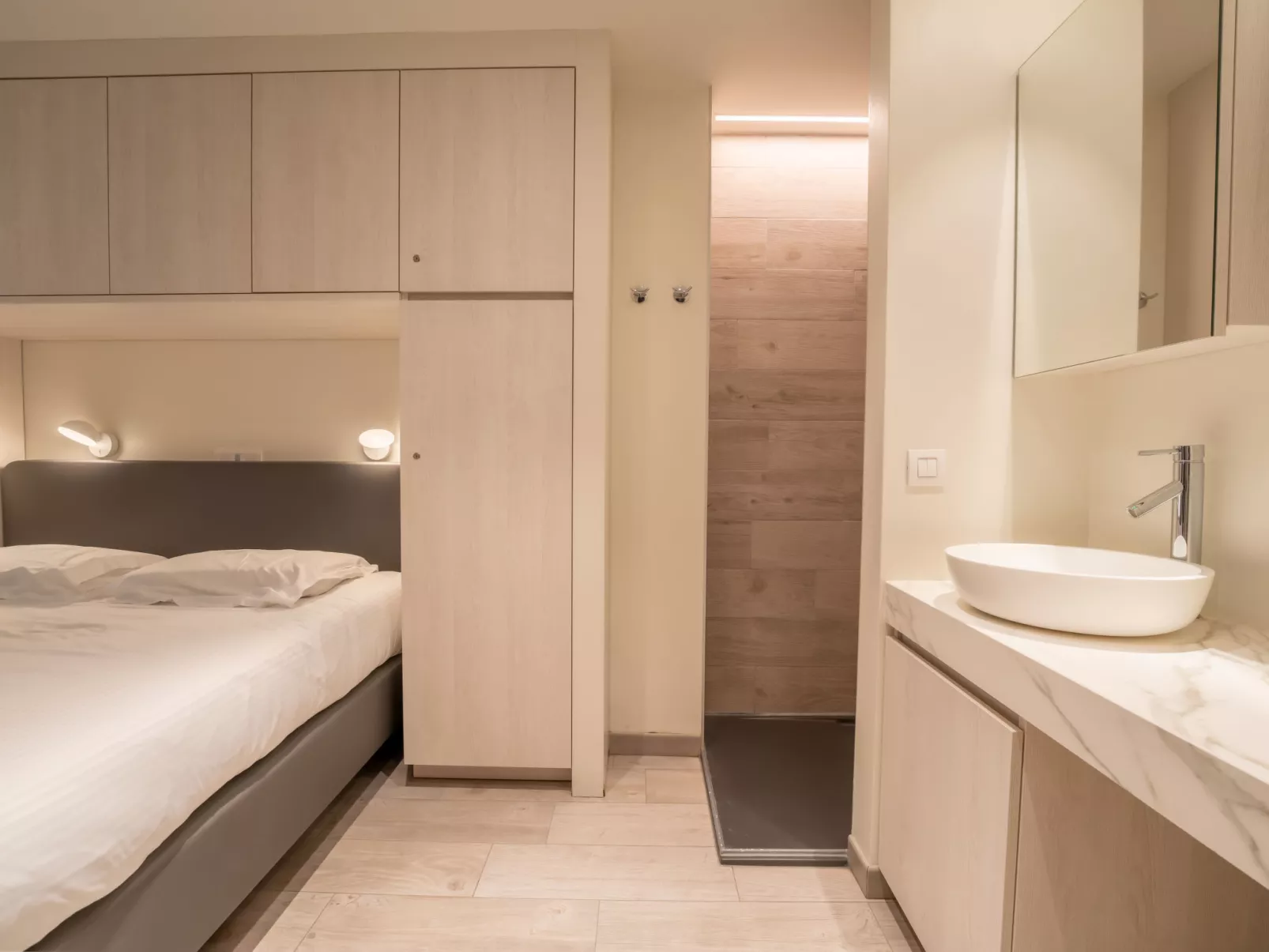Bella II with harbour view-Inside