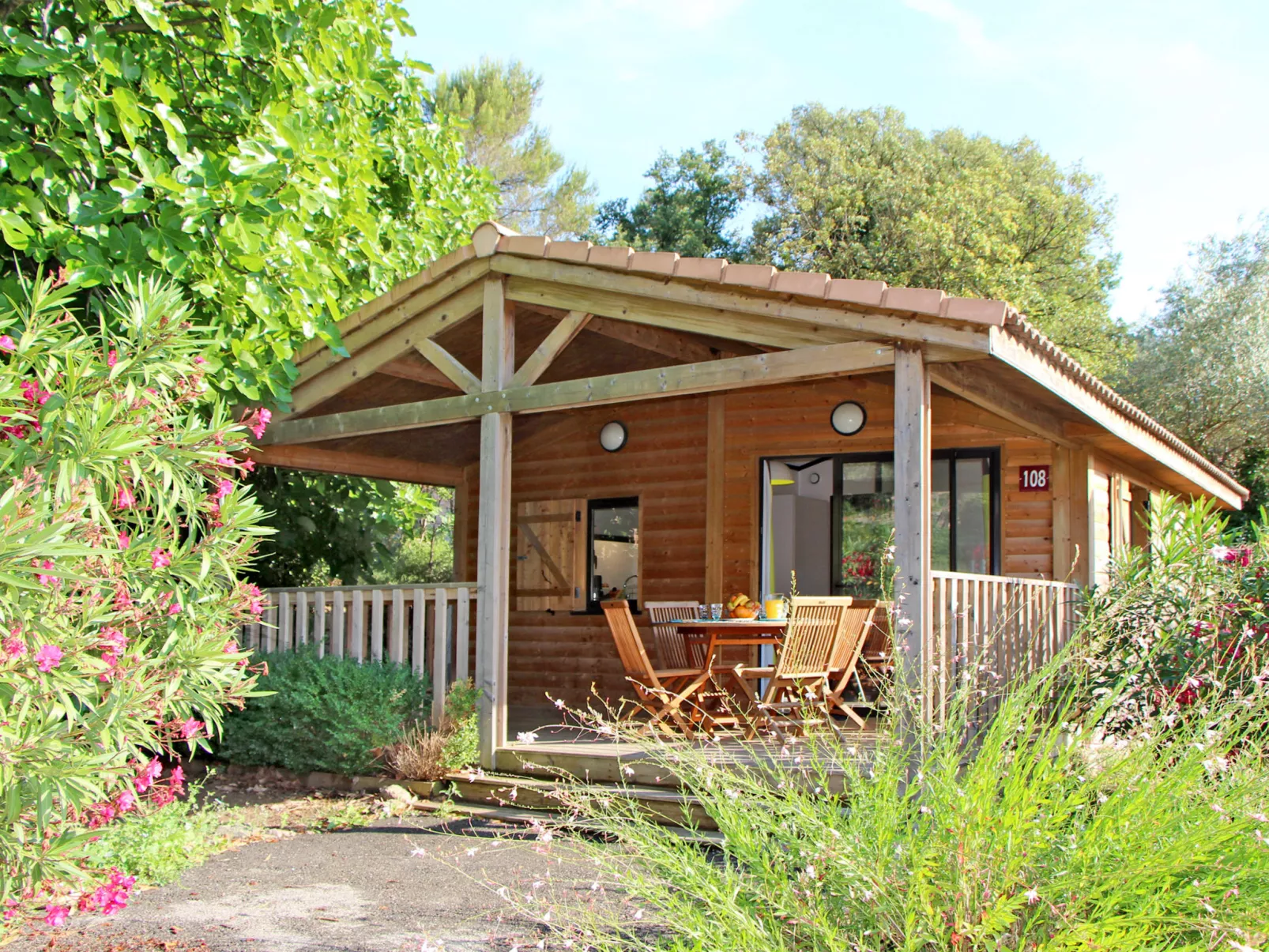 Les Cottages Varois-Outside
