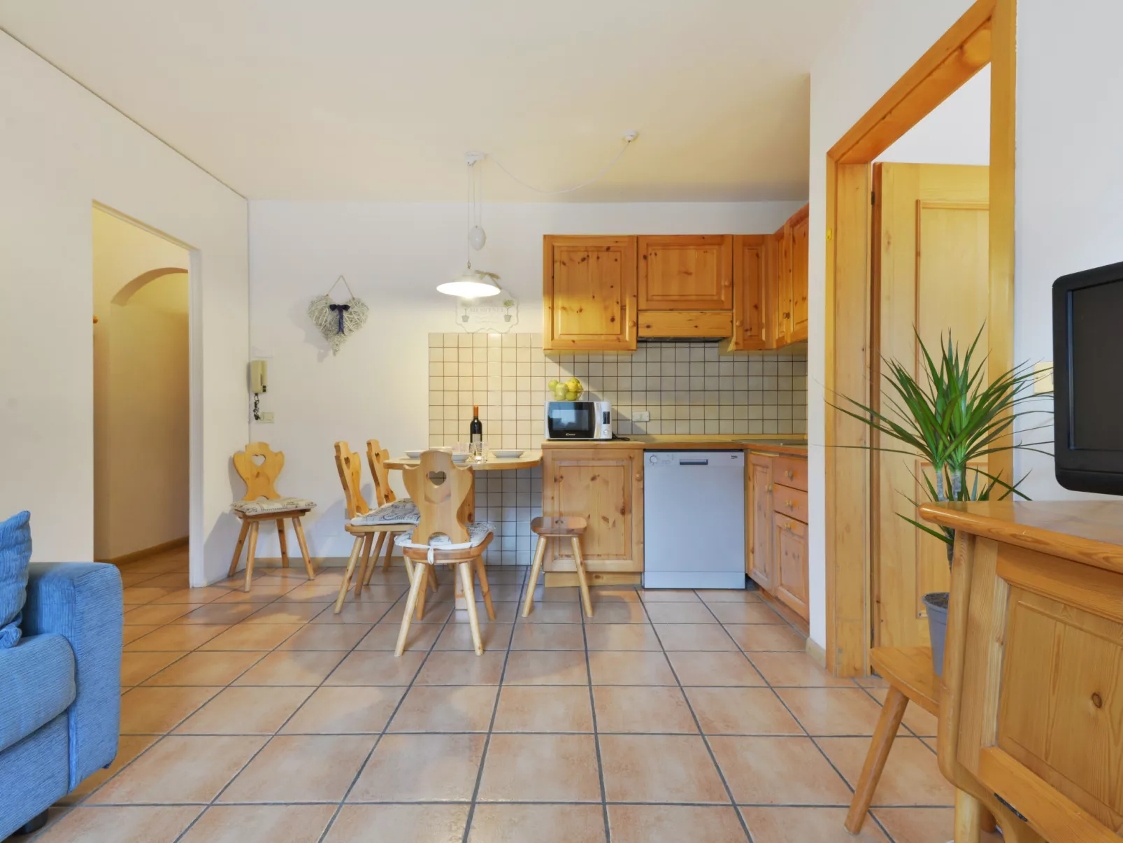 Apt 2-Inside