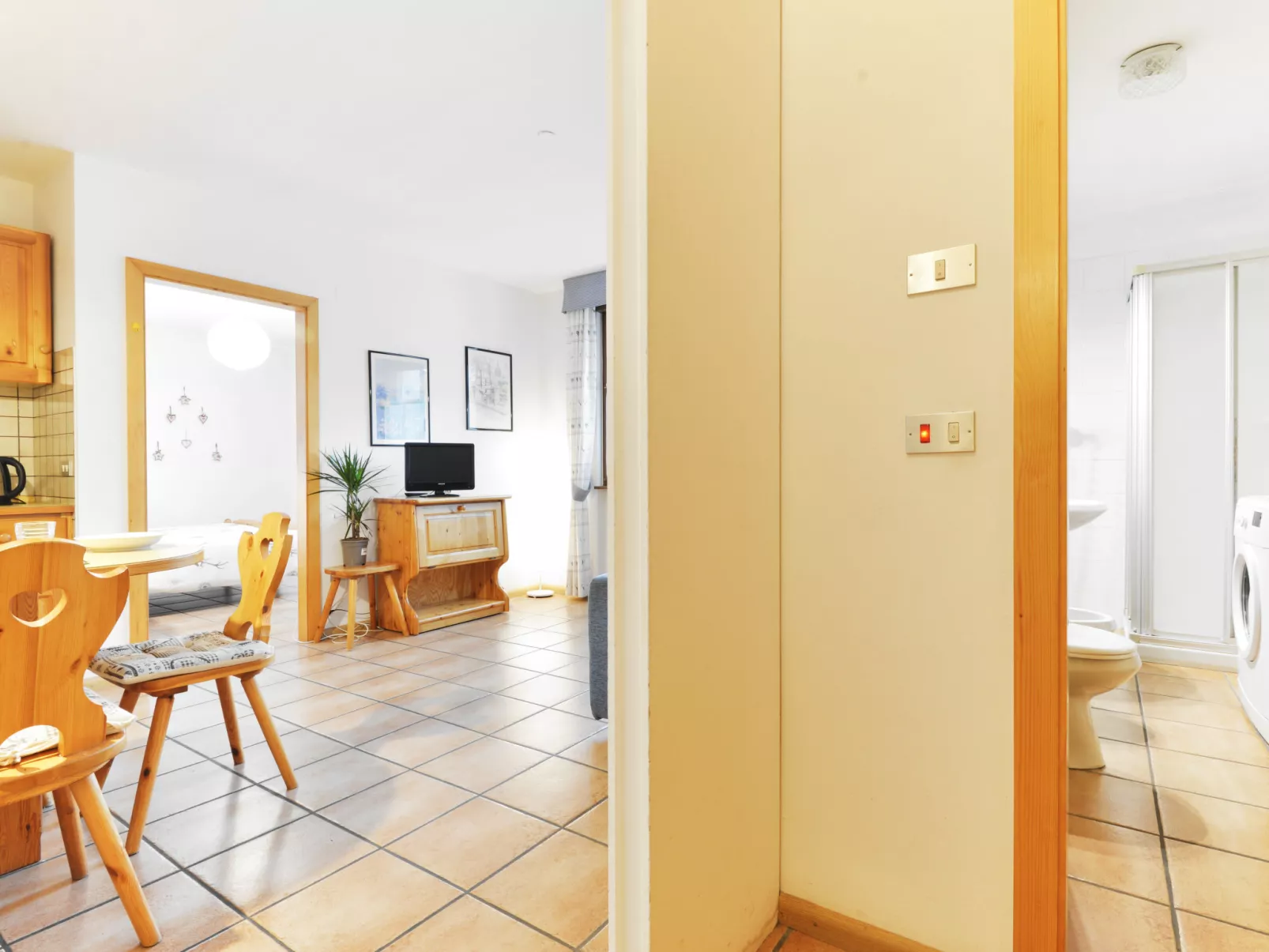 Apt 2-Inside