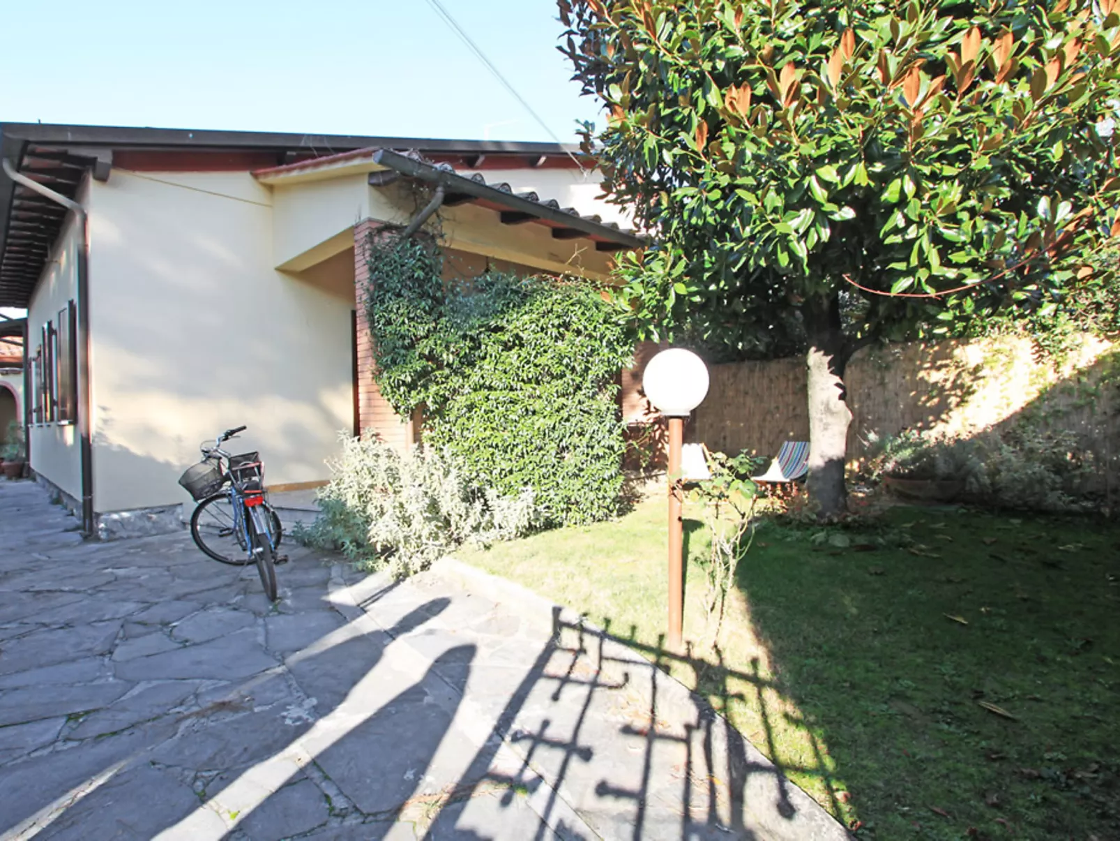 Patrizia-Outside