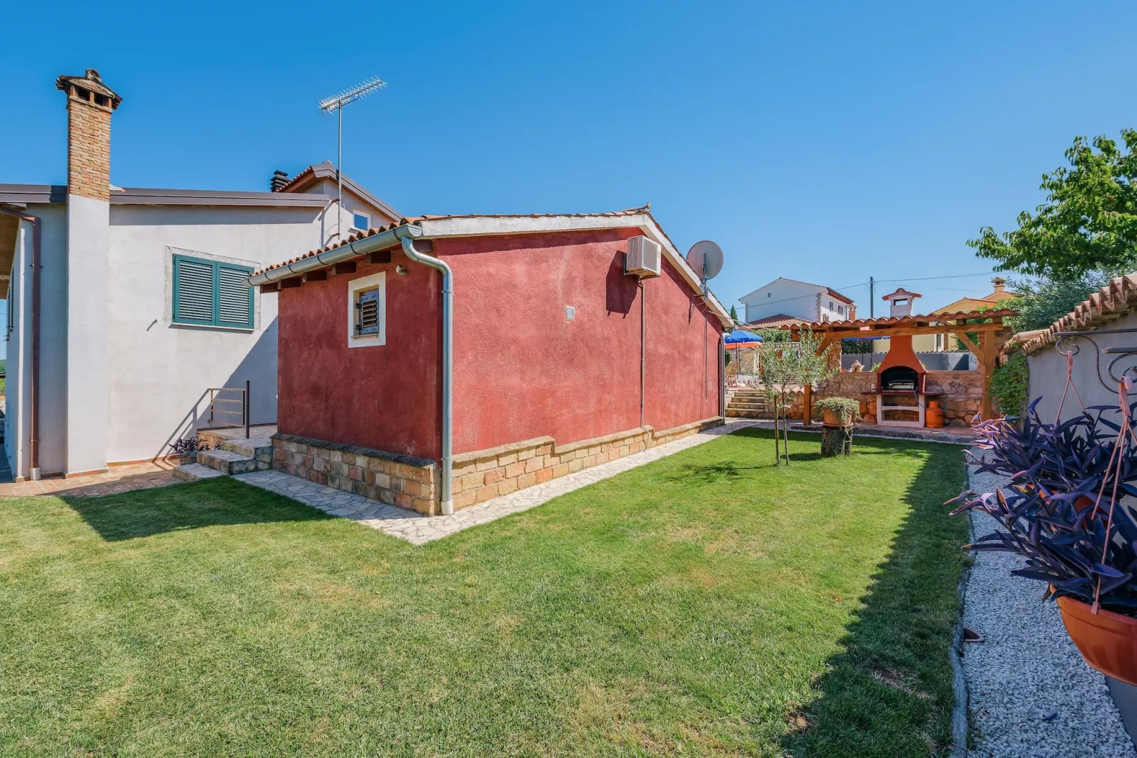 Apartment Milena- Visnjan with pool-Exterior summer