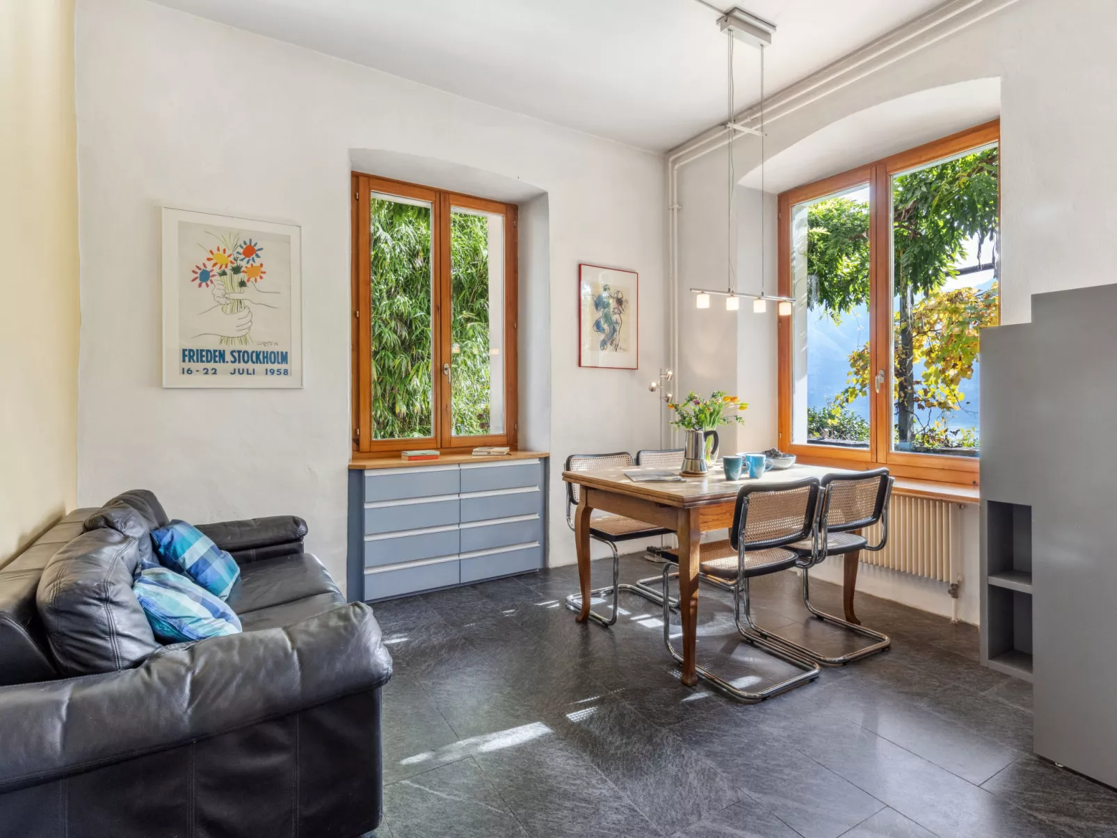 Egner- Apt.Steintisch-Inside