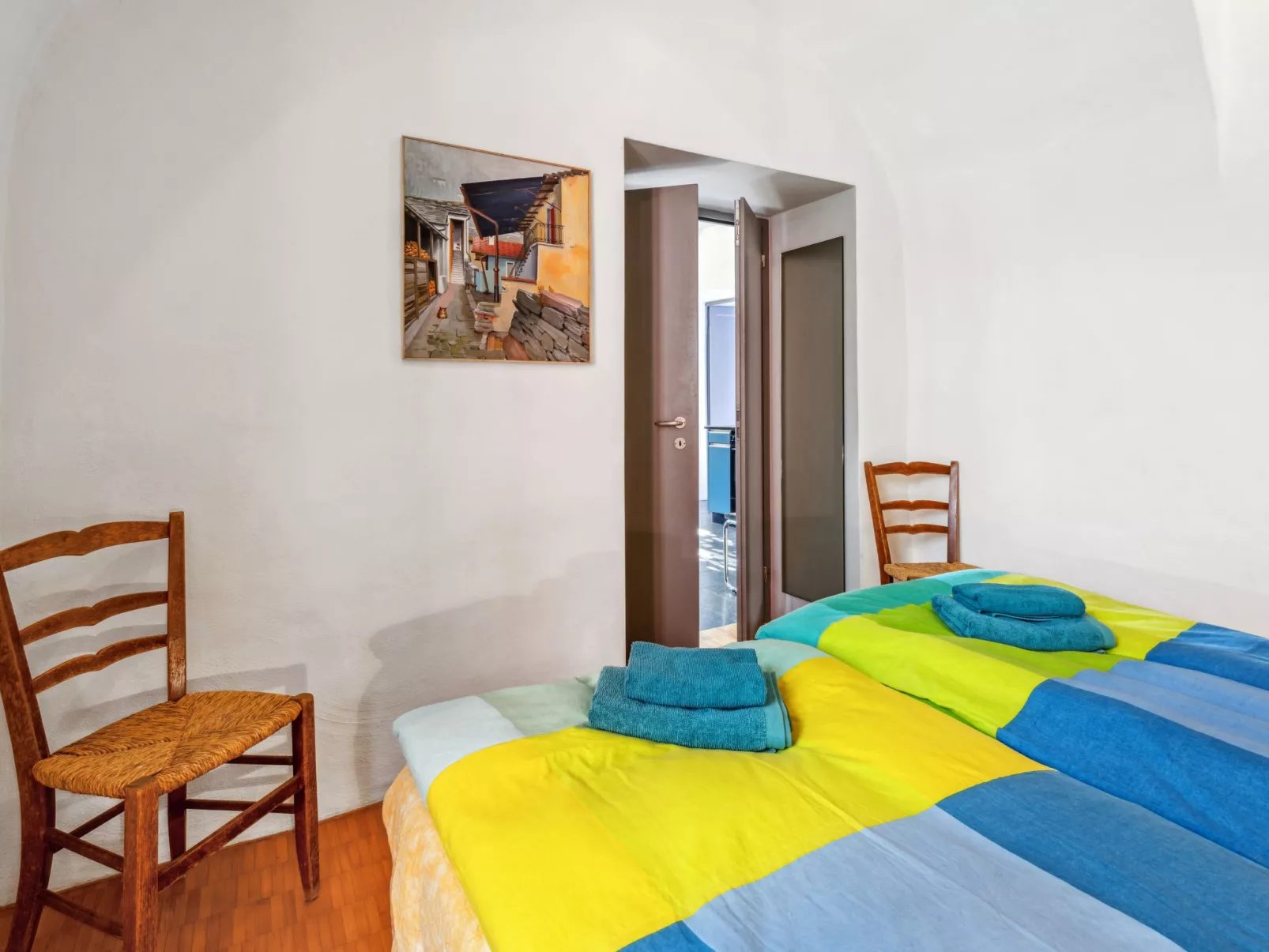 Egner- Apt.Steintisch-Inside