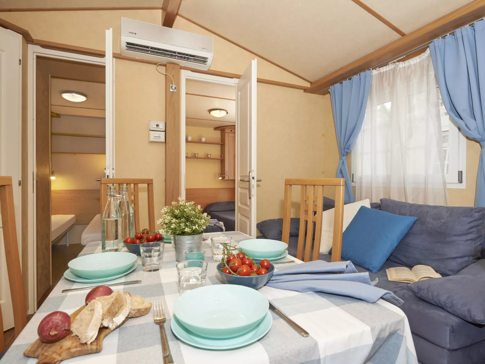 Maxi Caravan Comfort-Inside
