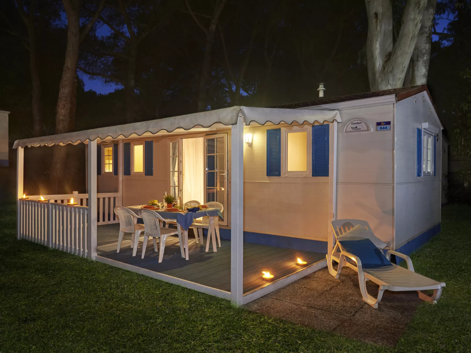 Maxi Caravan Comfort-Outside