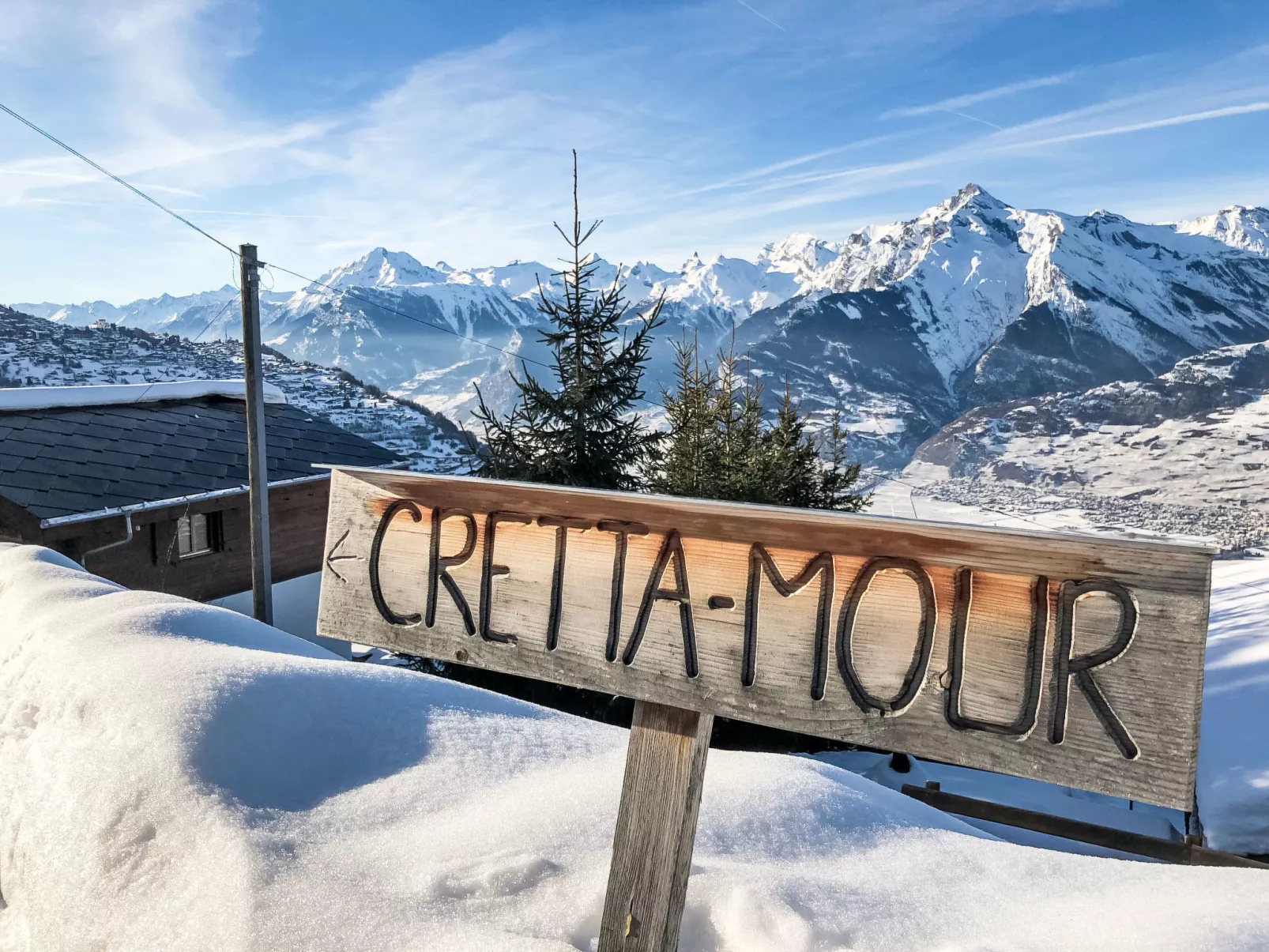 Crettamour-Outside