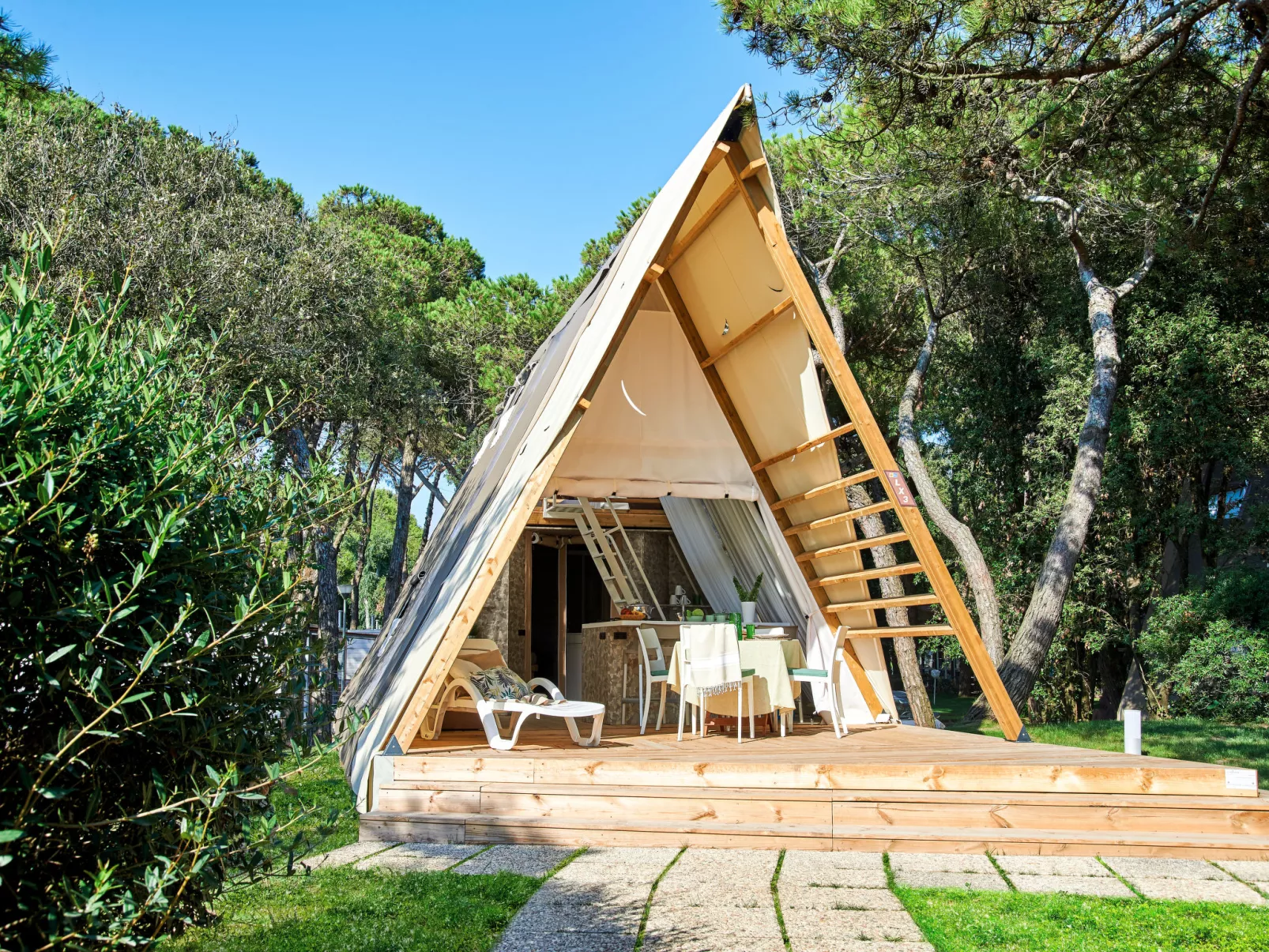 Luxury Tent-Outside