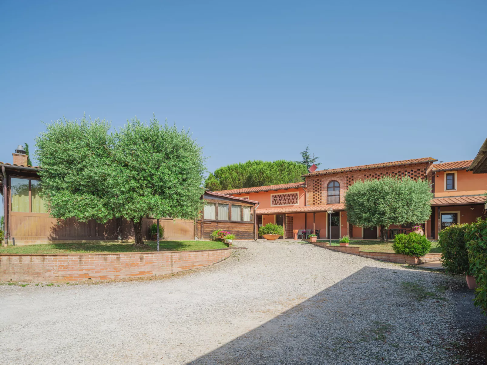 Ponziani-Outside