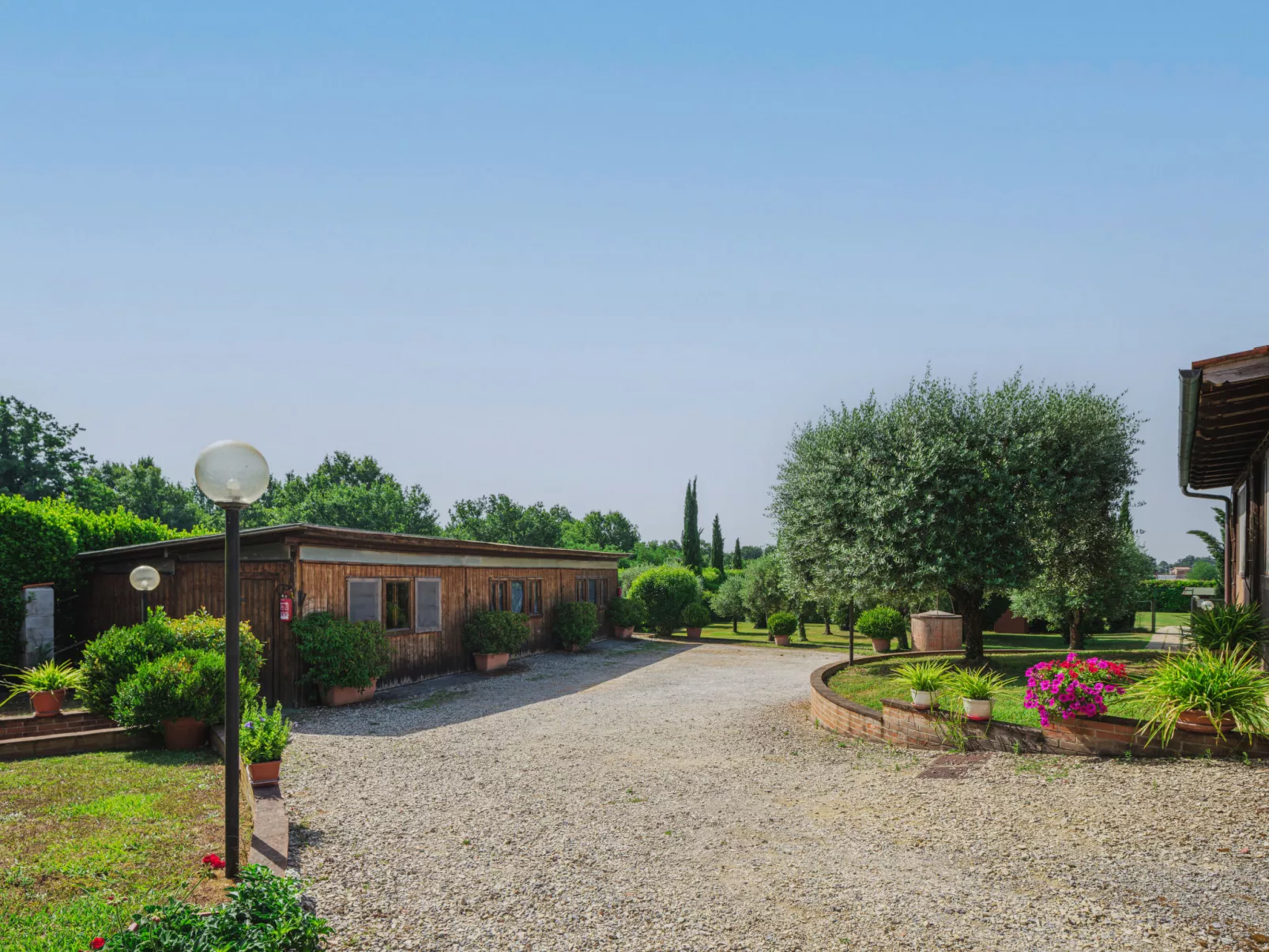 Ponziani-Outside