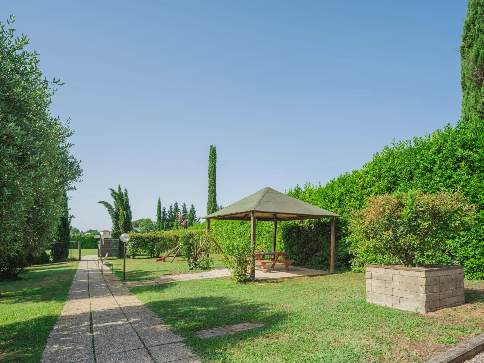 Ponziani-Outside