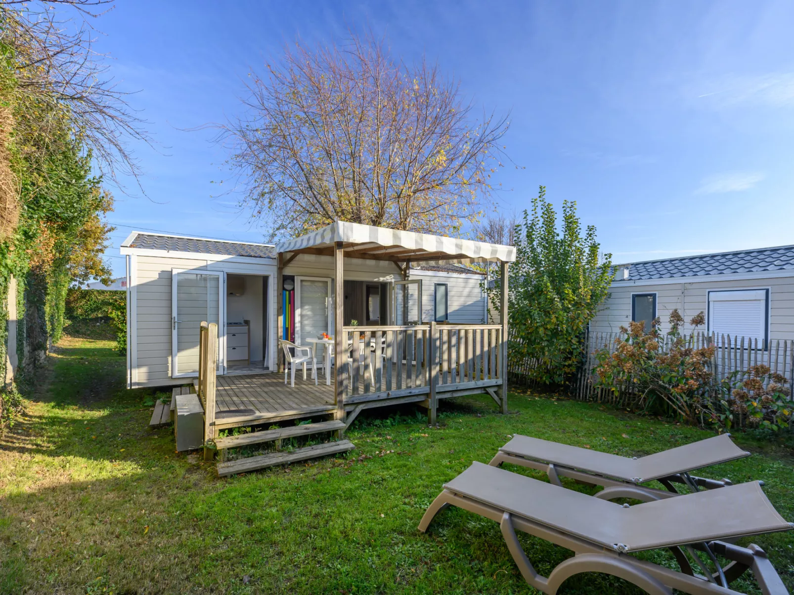Le Cygne-Outside
