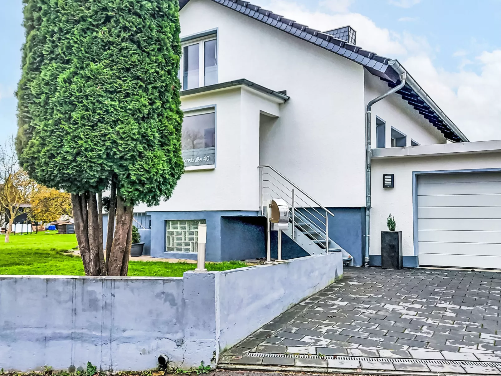 Lindenstraße-Outside
