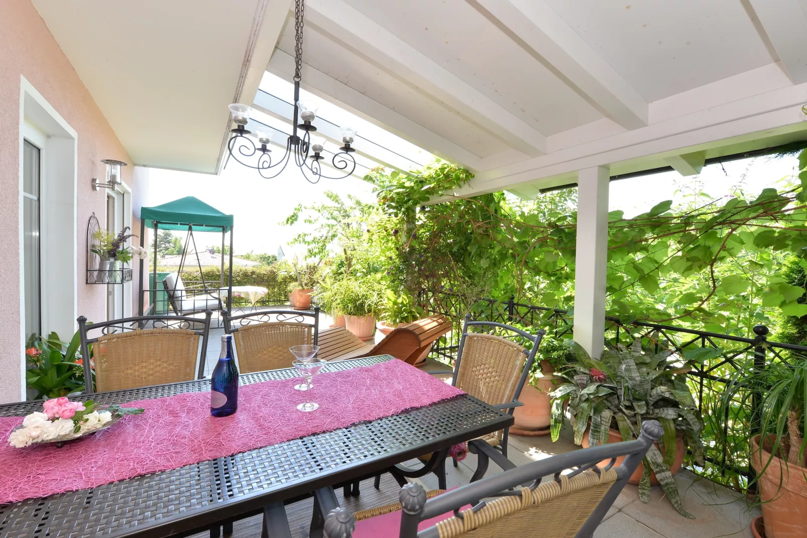 Sonnenhügel-Terrassenbalkon