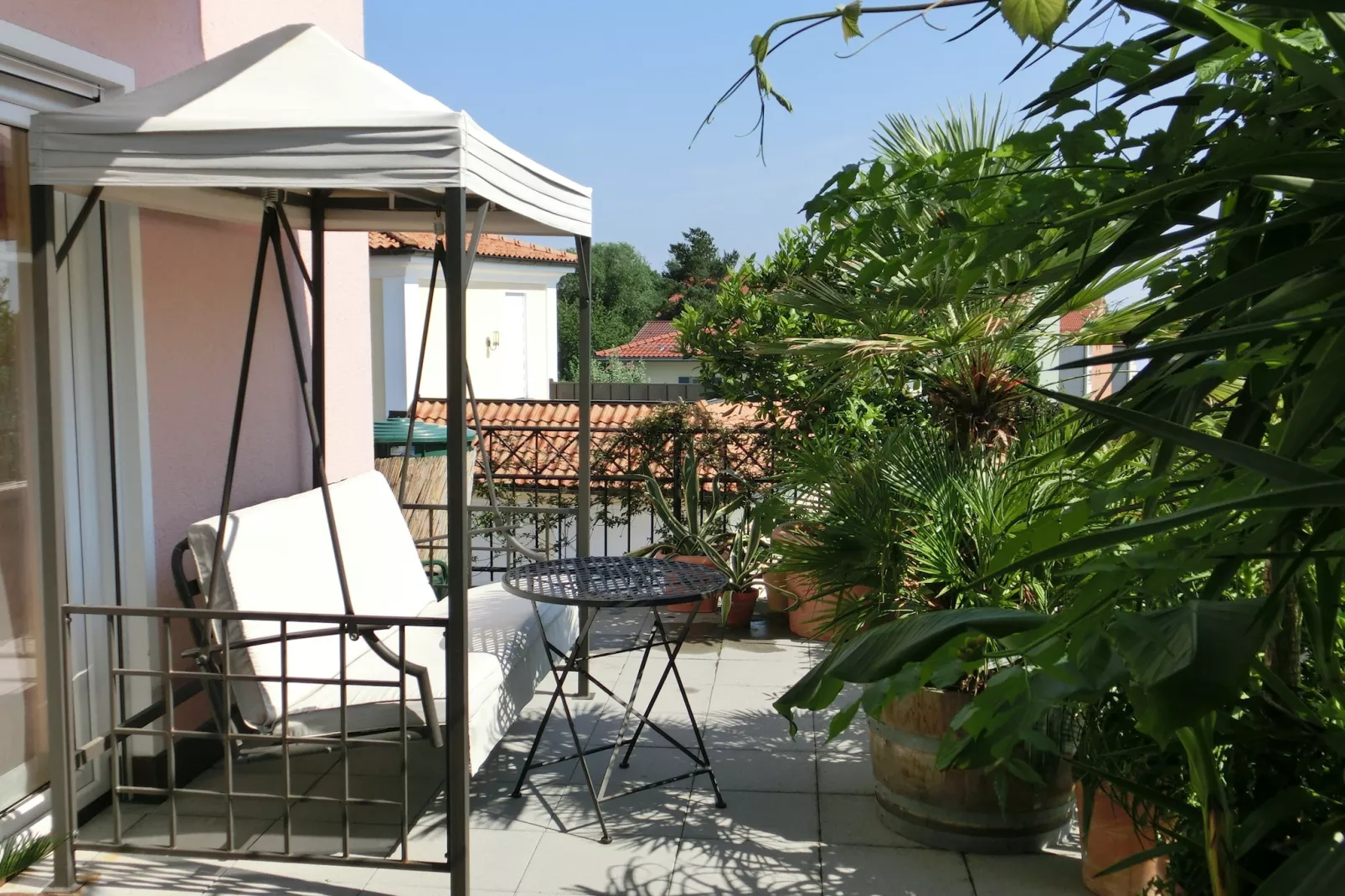 Sonnenhügel-Terrassenbalkon