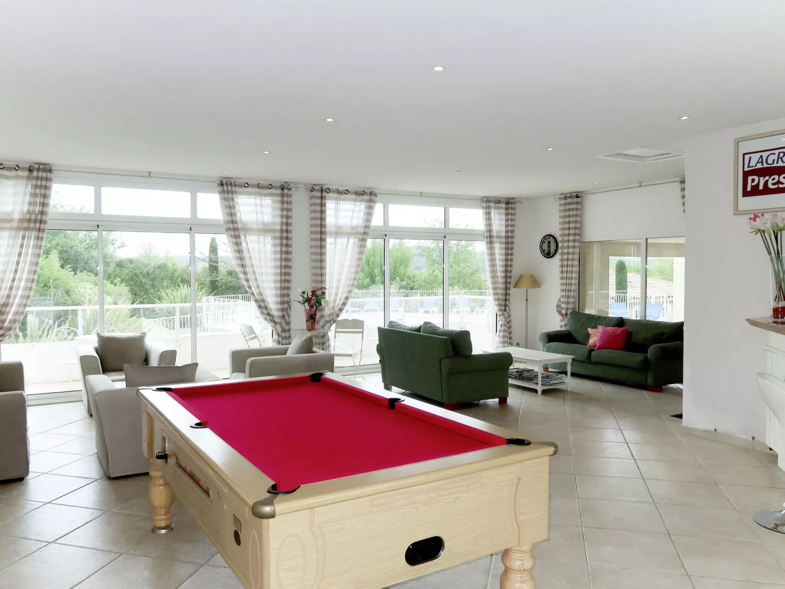 Les Bastides des Chaumettes-Inside