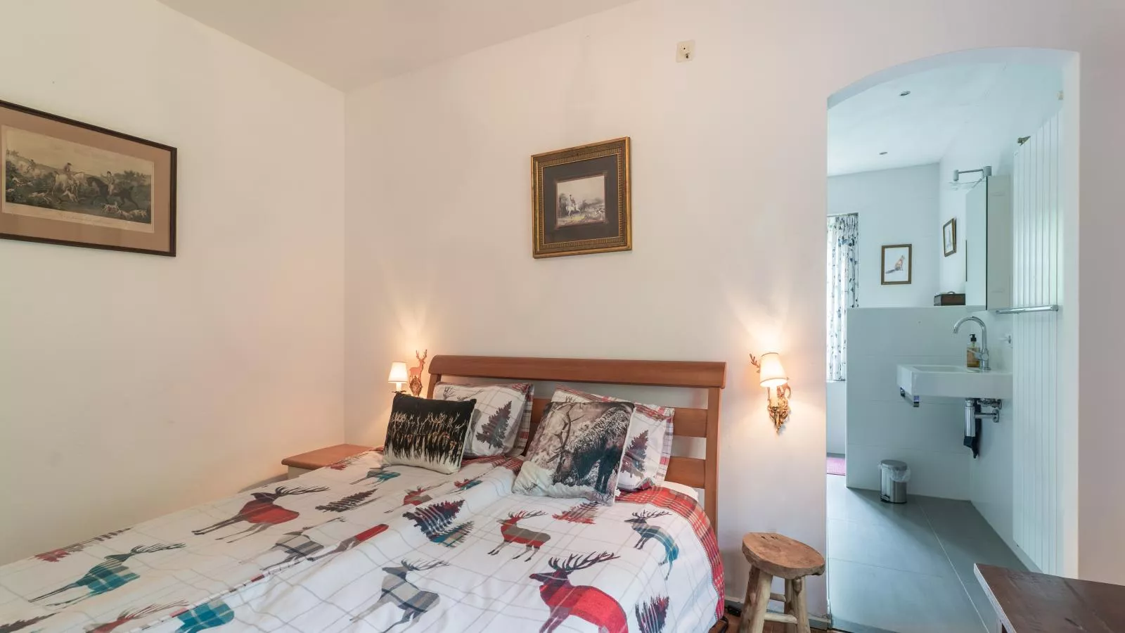 Mc Ghil-Bedroom