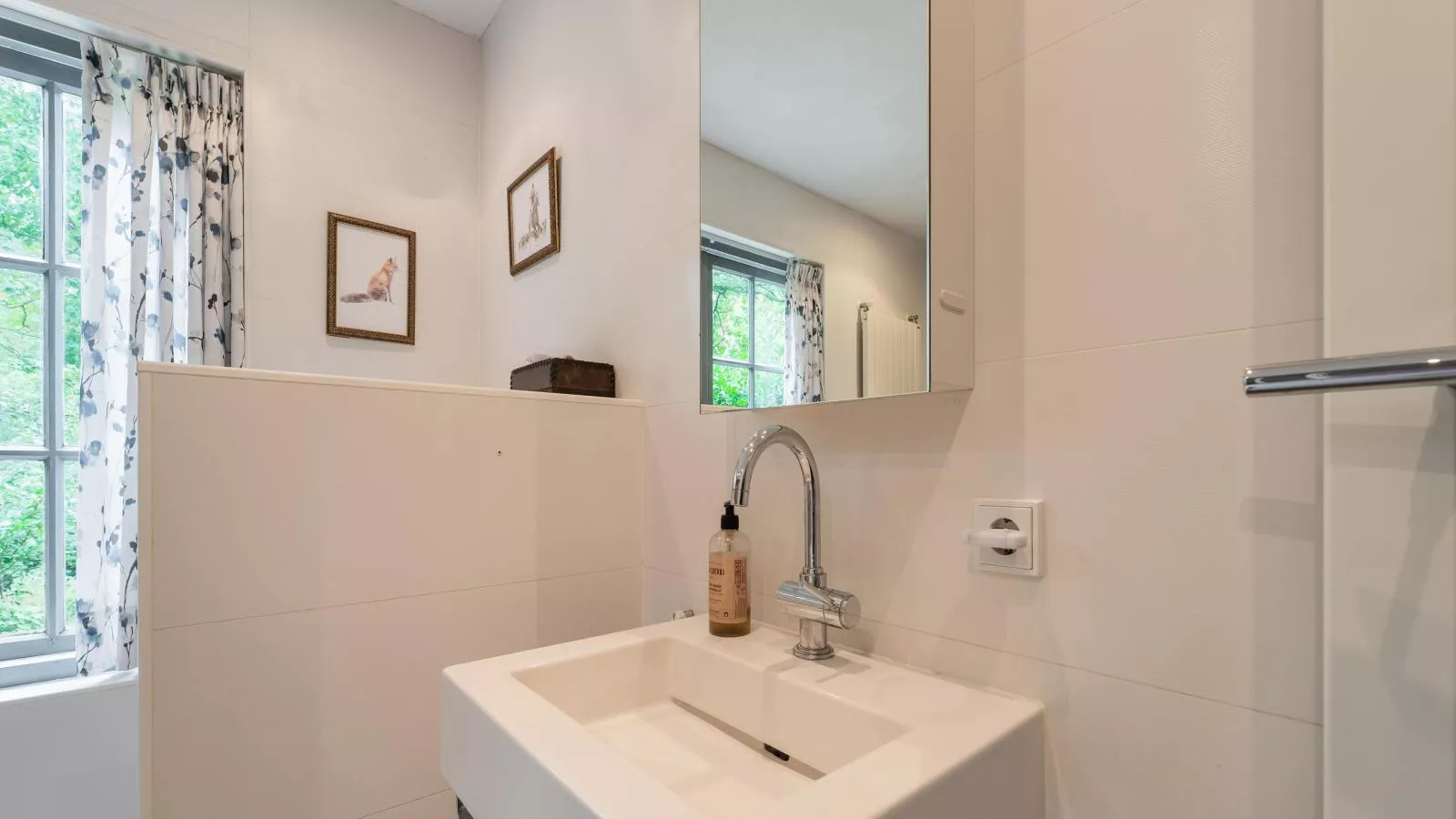Mc Ghil-Bathroom