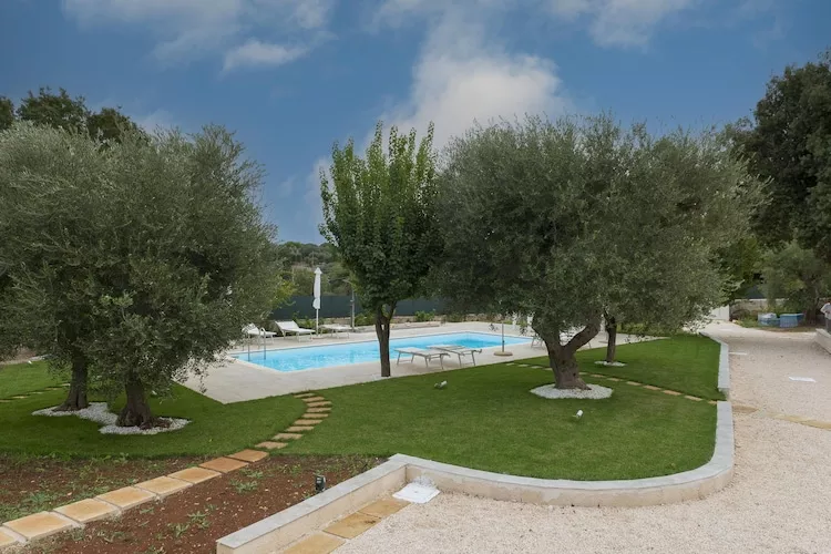 Villa dei Monti in Cisternino-Gardens summer