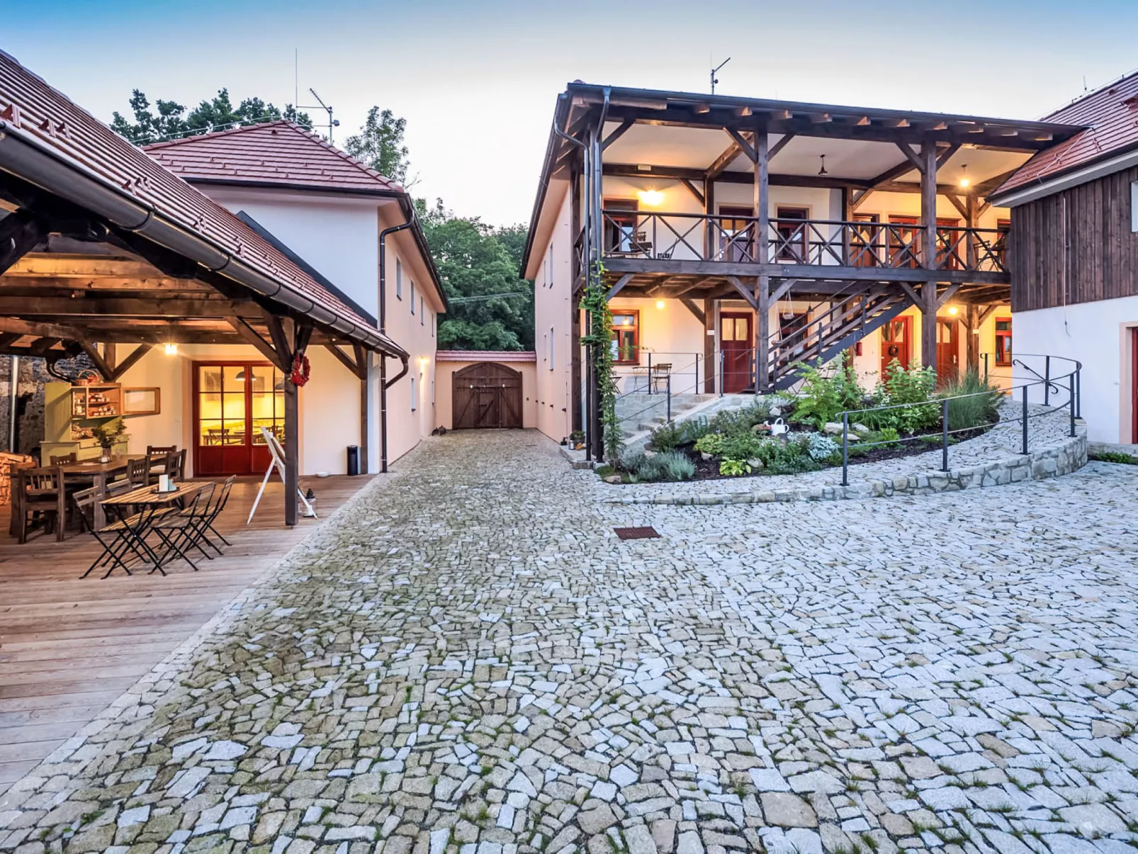 Maňava-Outside