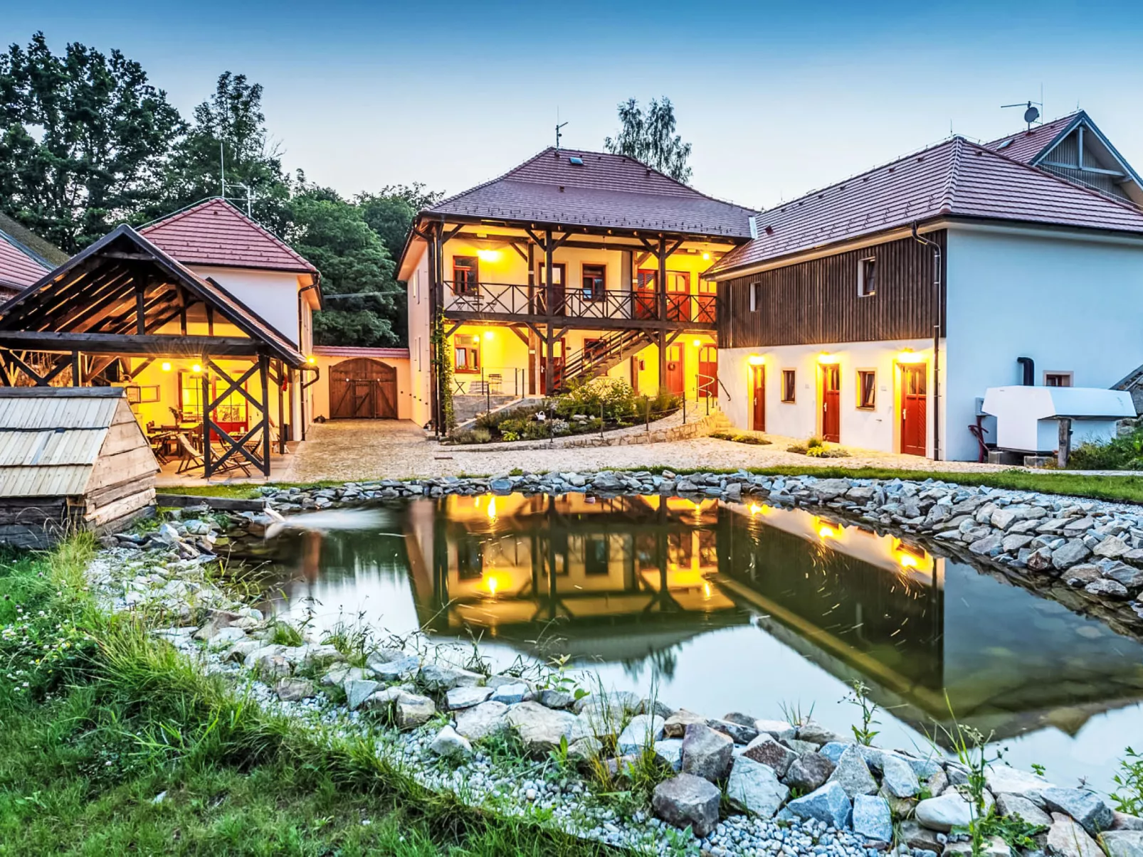 Maňava-Outside