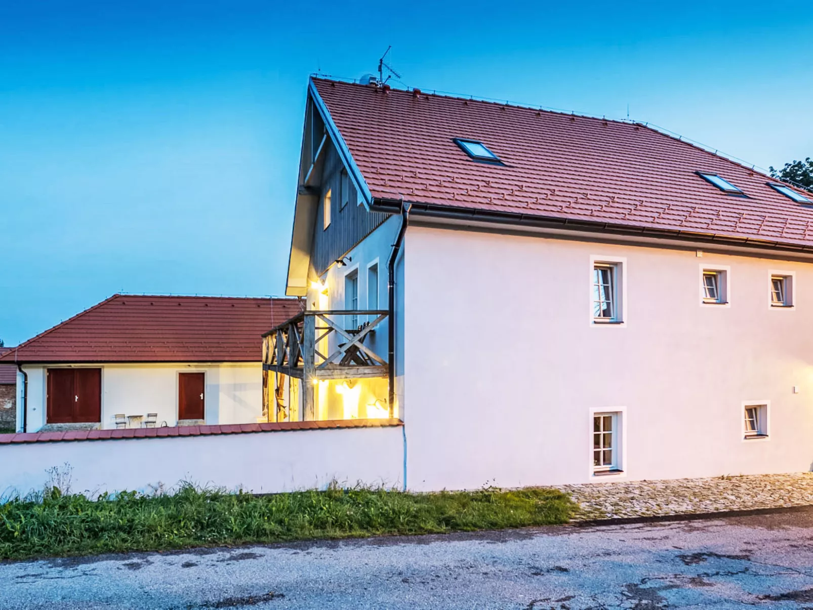 Maňava-Outside