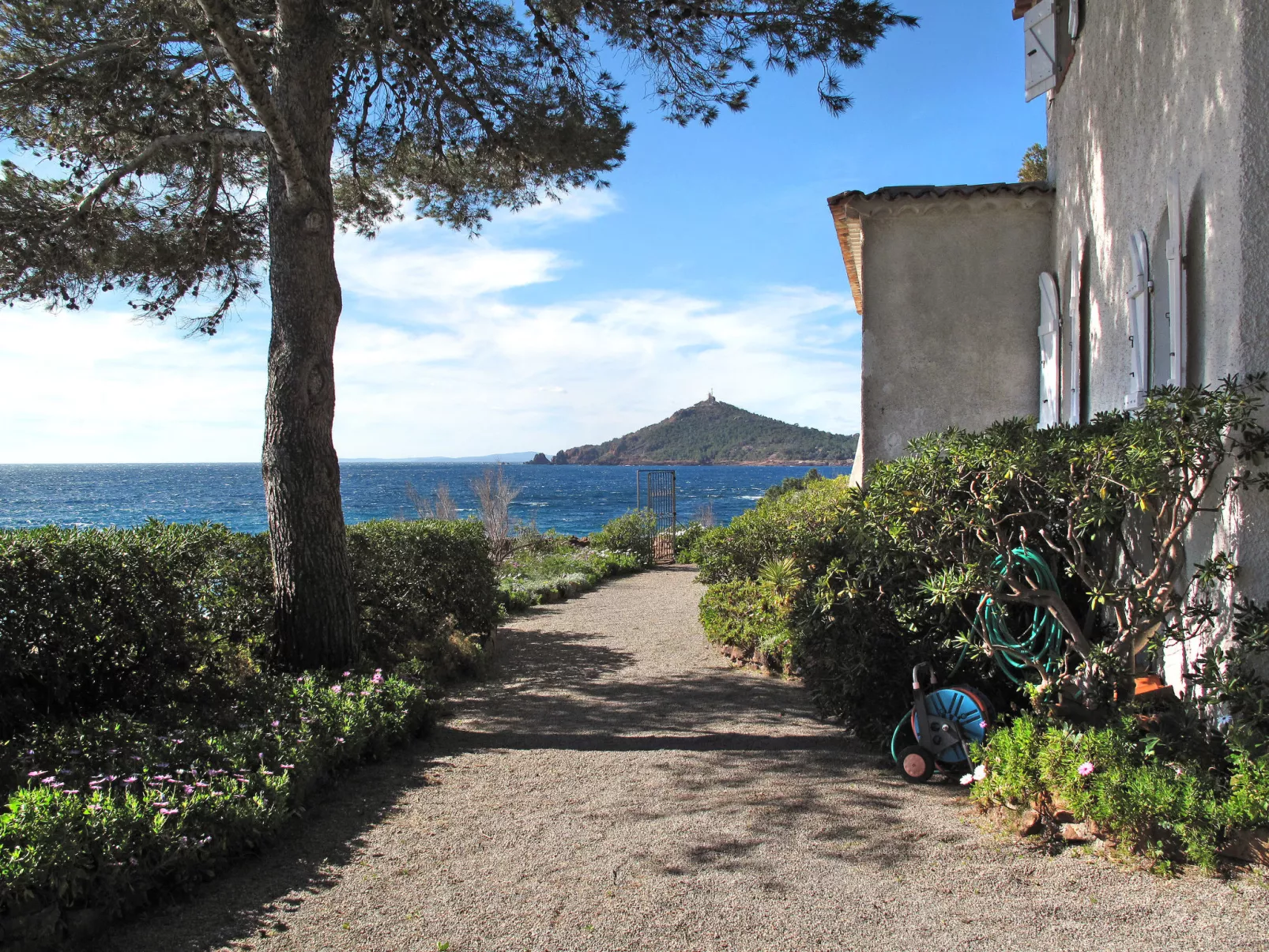 La Proue-Outside