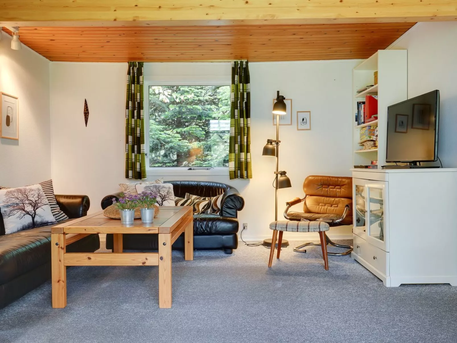 "Fot" - 7km from the sea-Inside