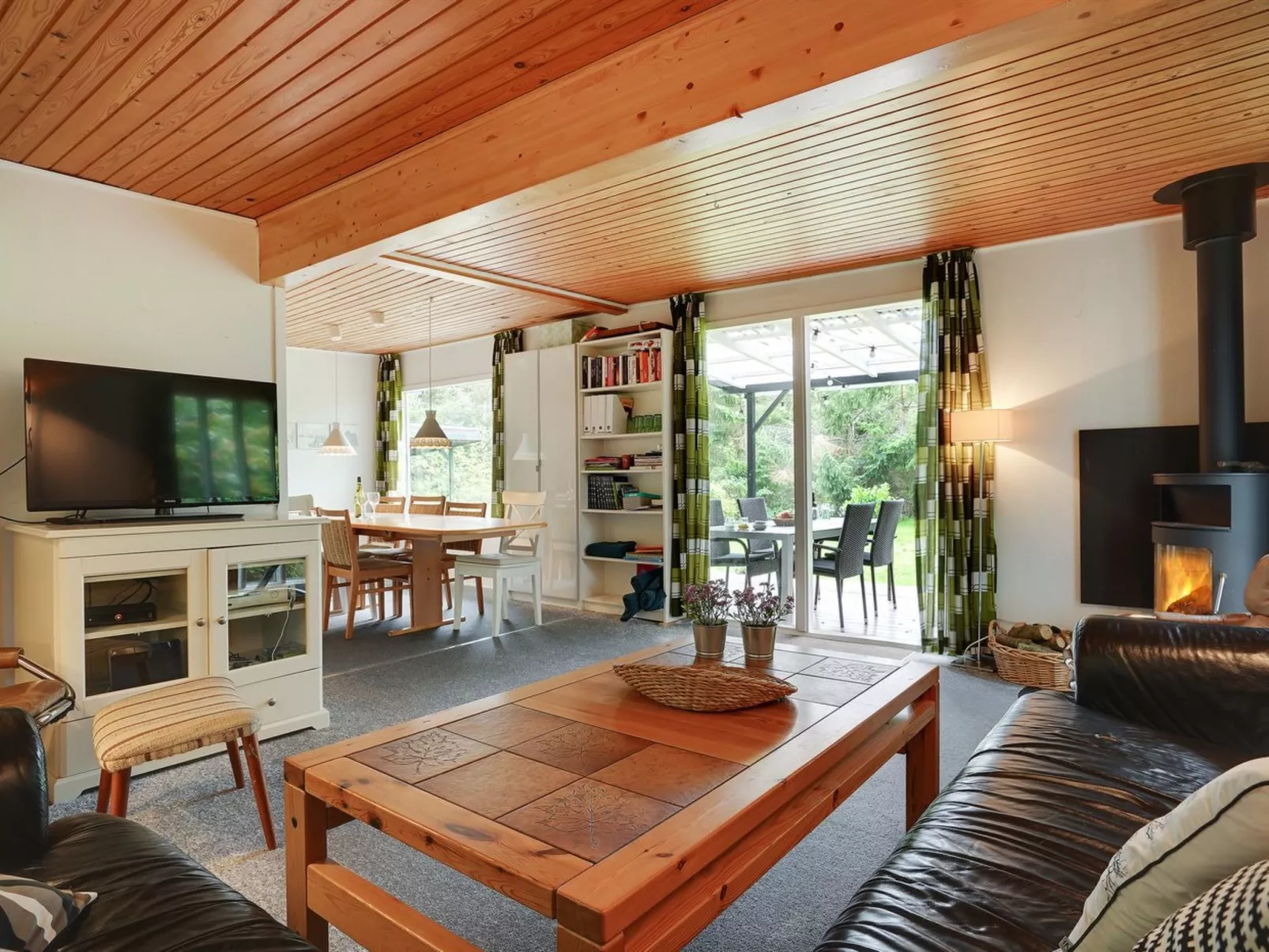 "Fot" - 7km from the sea-Inside