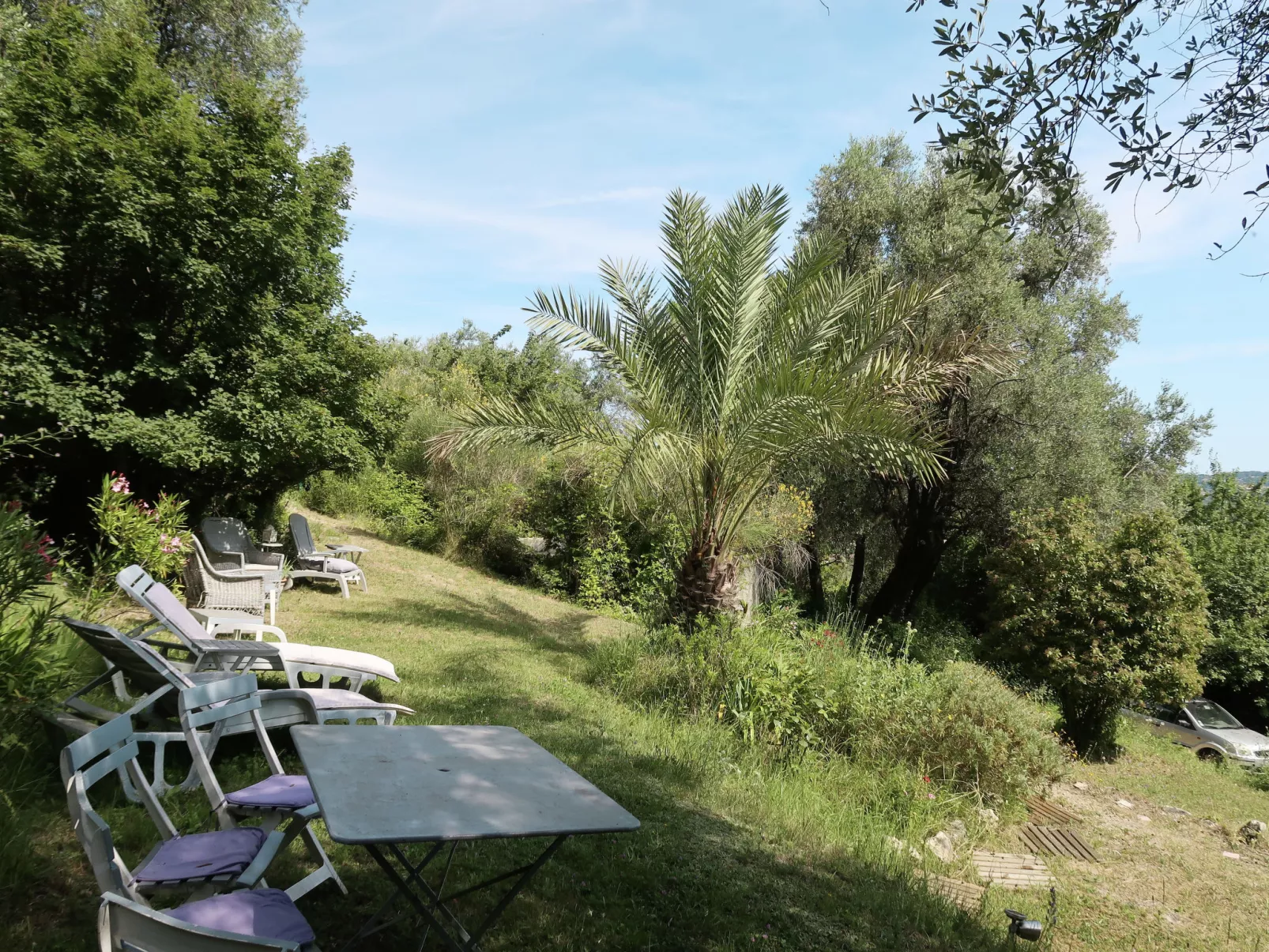 Le Clermont-Outside