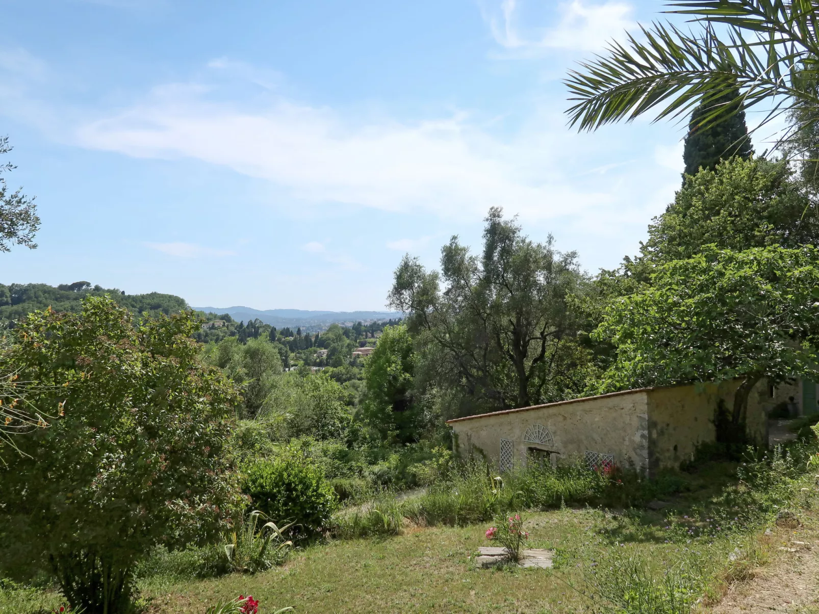 Le Clermont-Outside