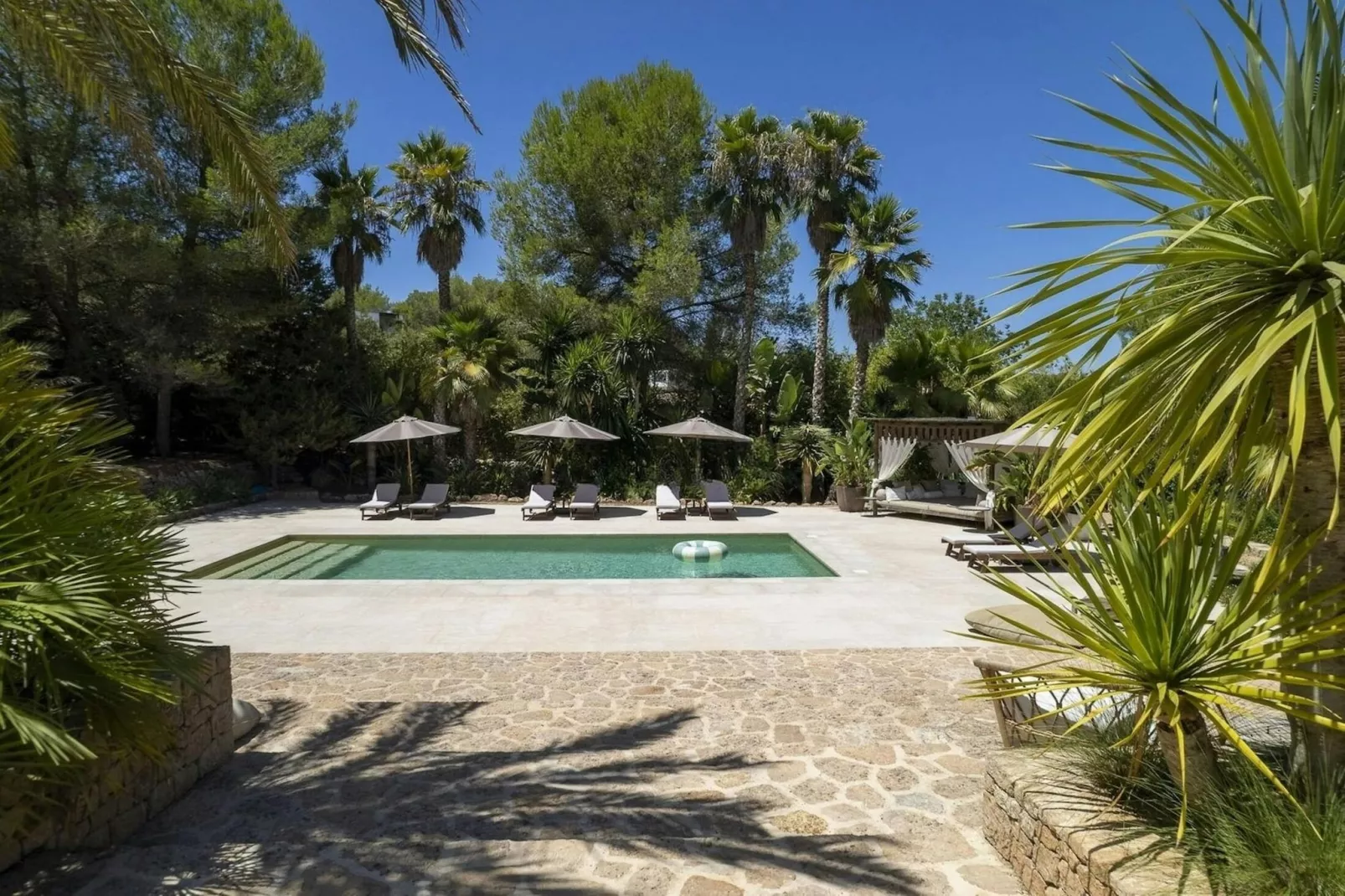 Can Moya-Pool