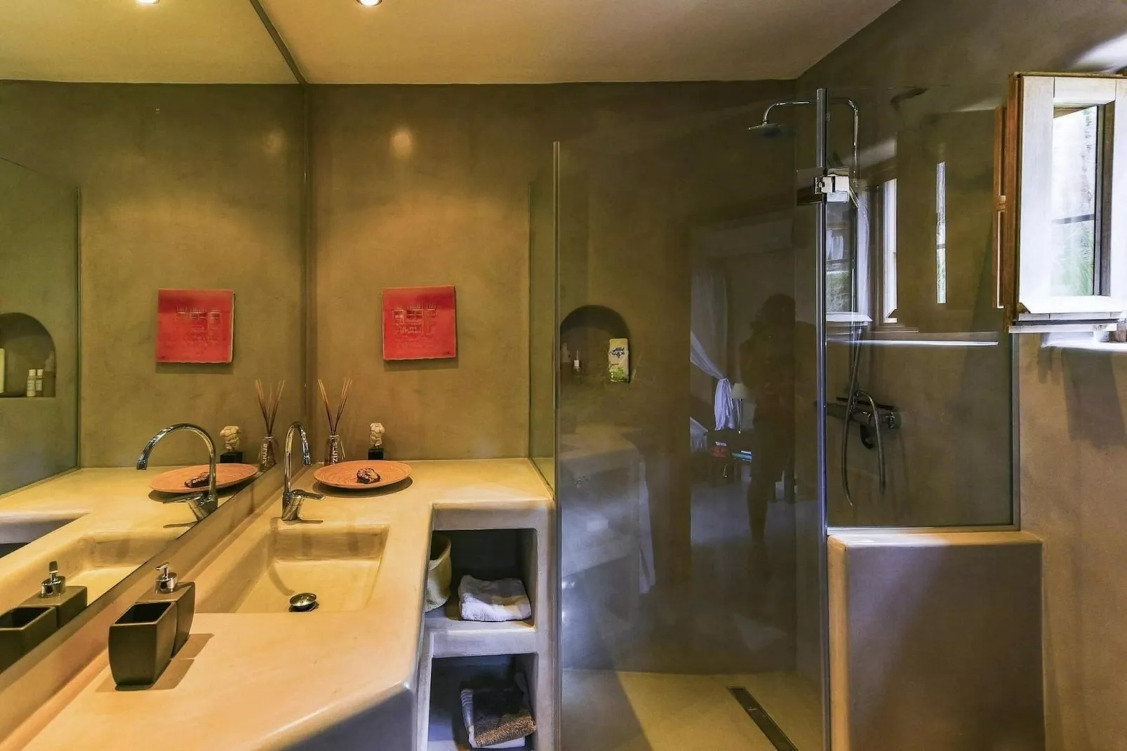 Can Moya-Bathroom