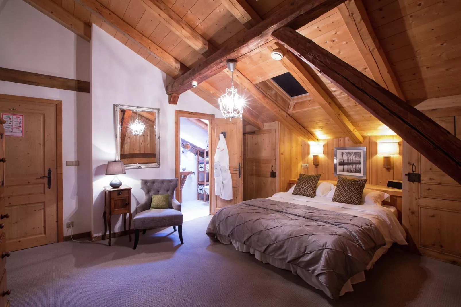Chalet M-Bedroom
