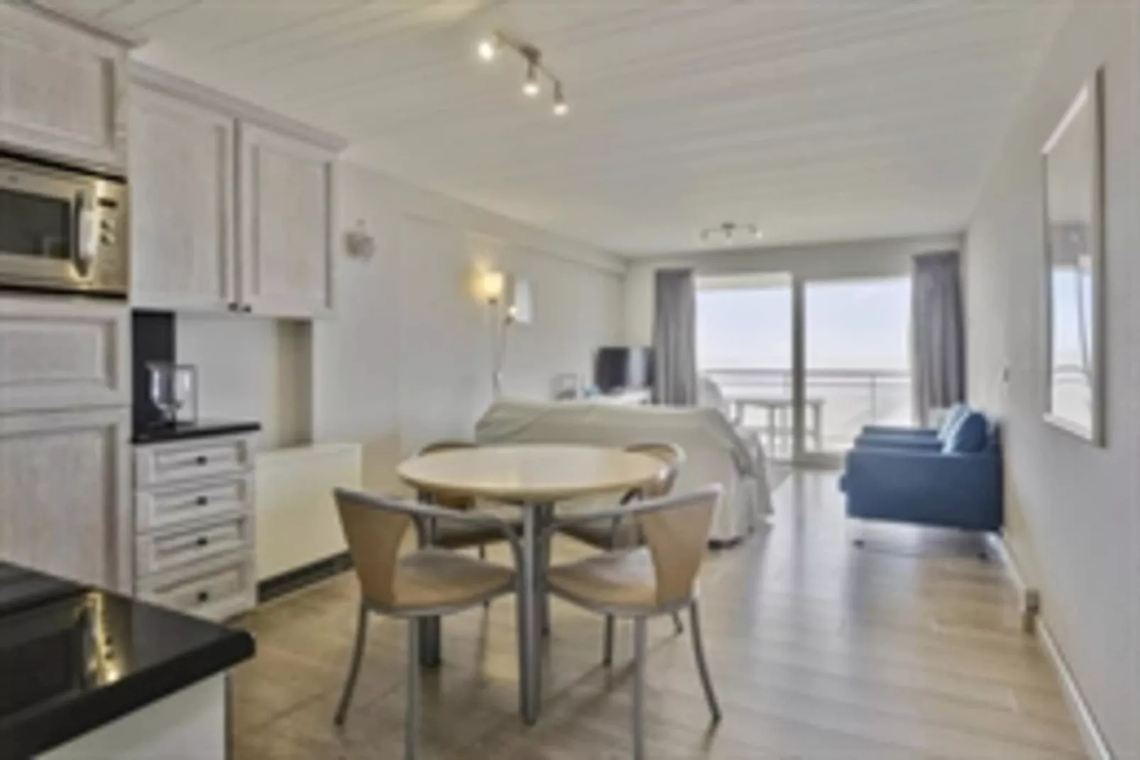 BEAU RIVAGE - 0202-Living room