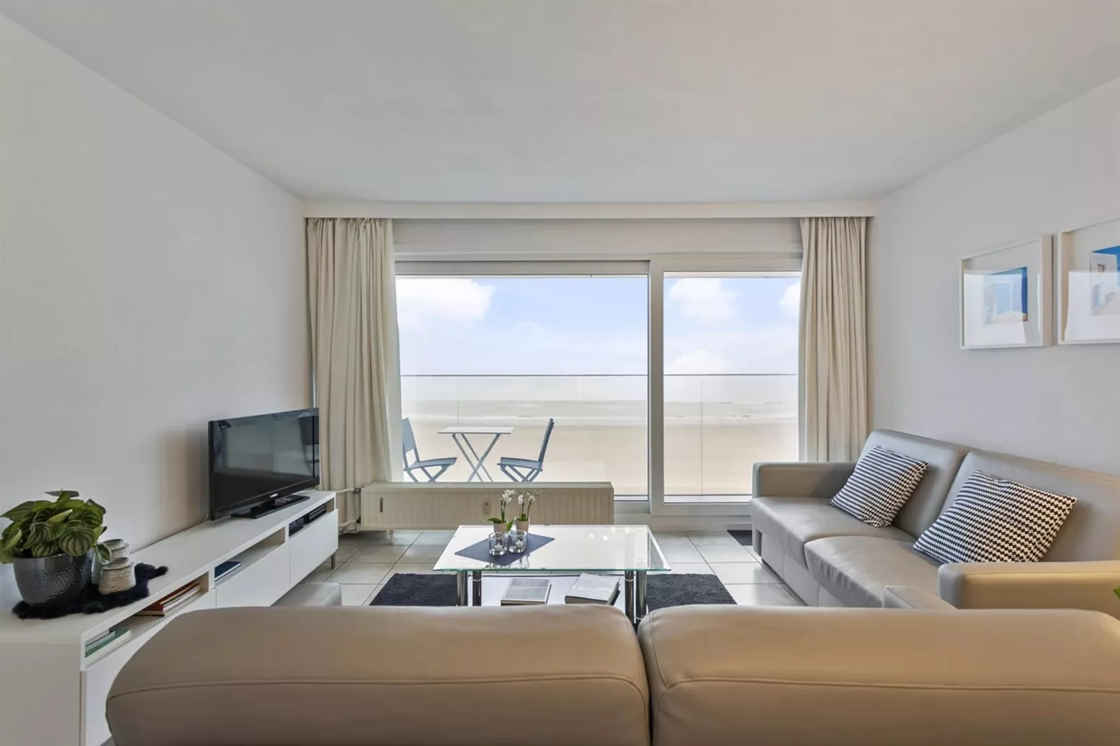 BEAU RIVAGE - 0202-Living room