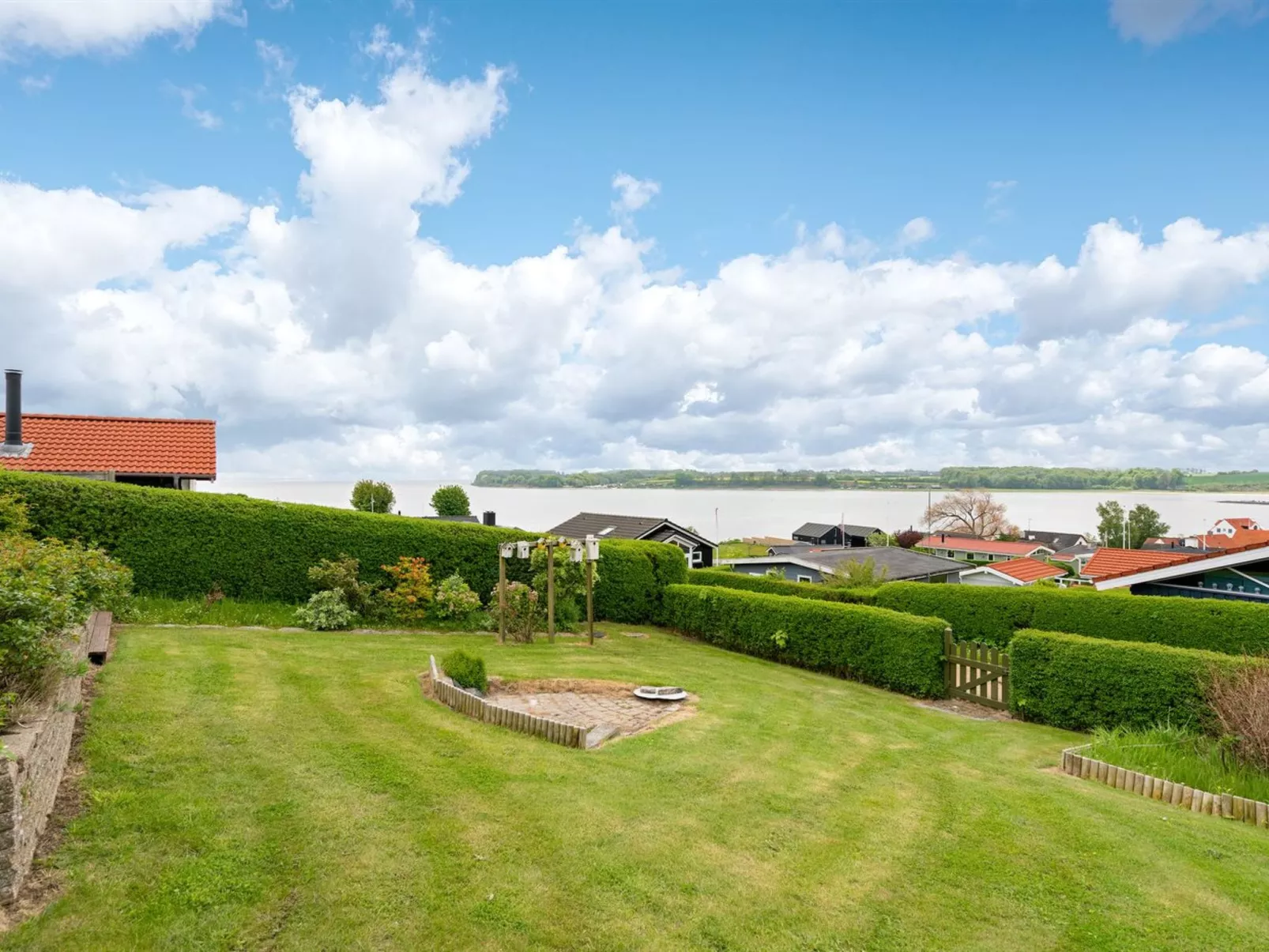 "Heimeram" - 150m from the sea-Outside