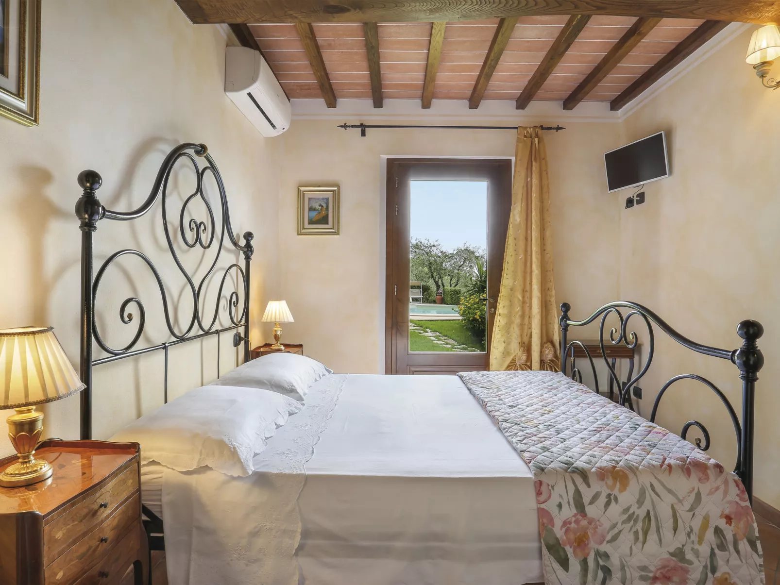 Villa I Cipressi-Inside