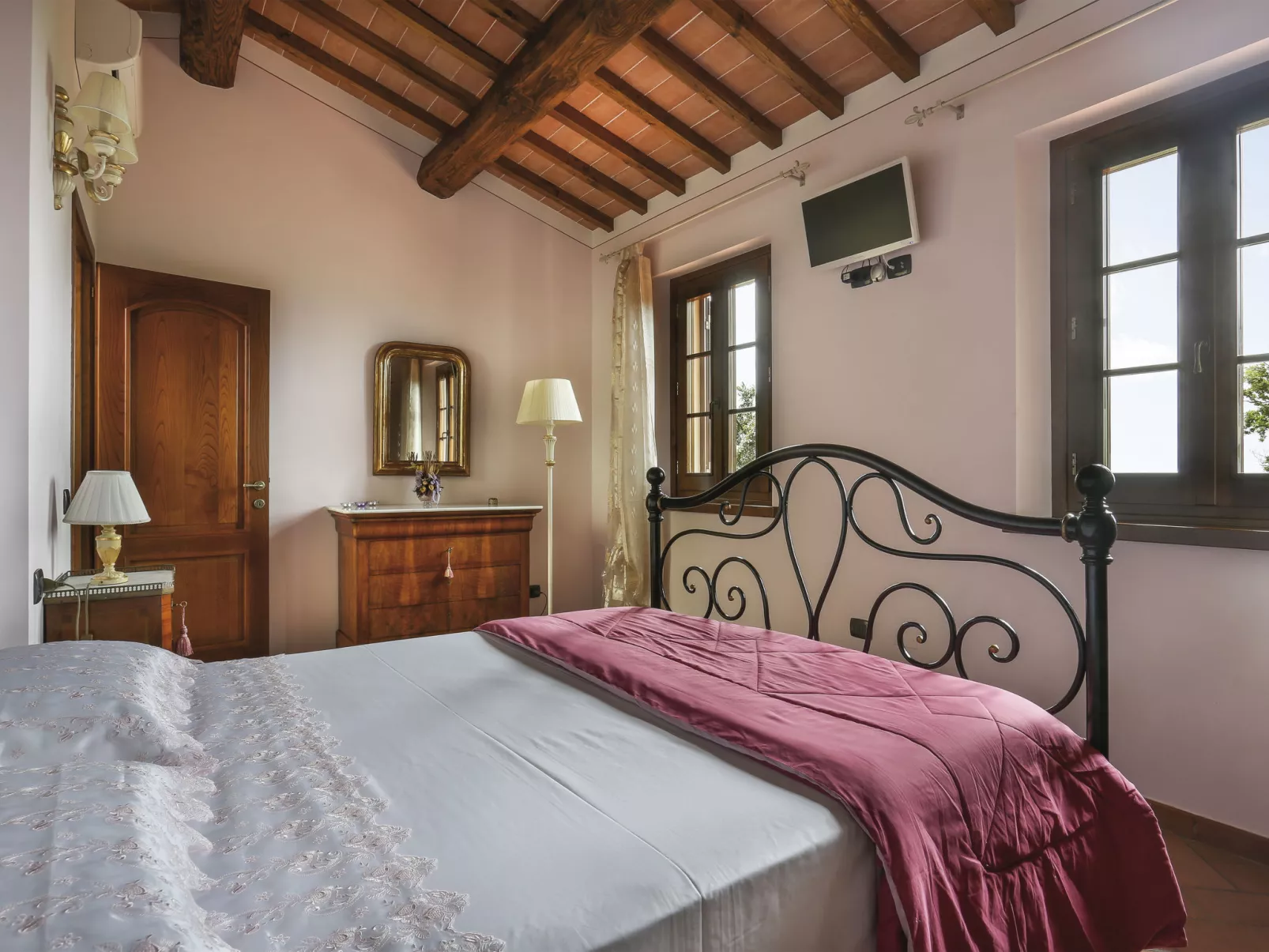 Villa I Cipressi-Inside