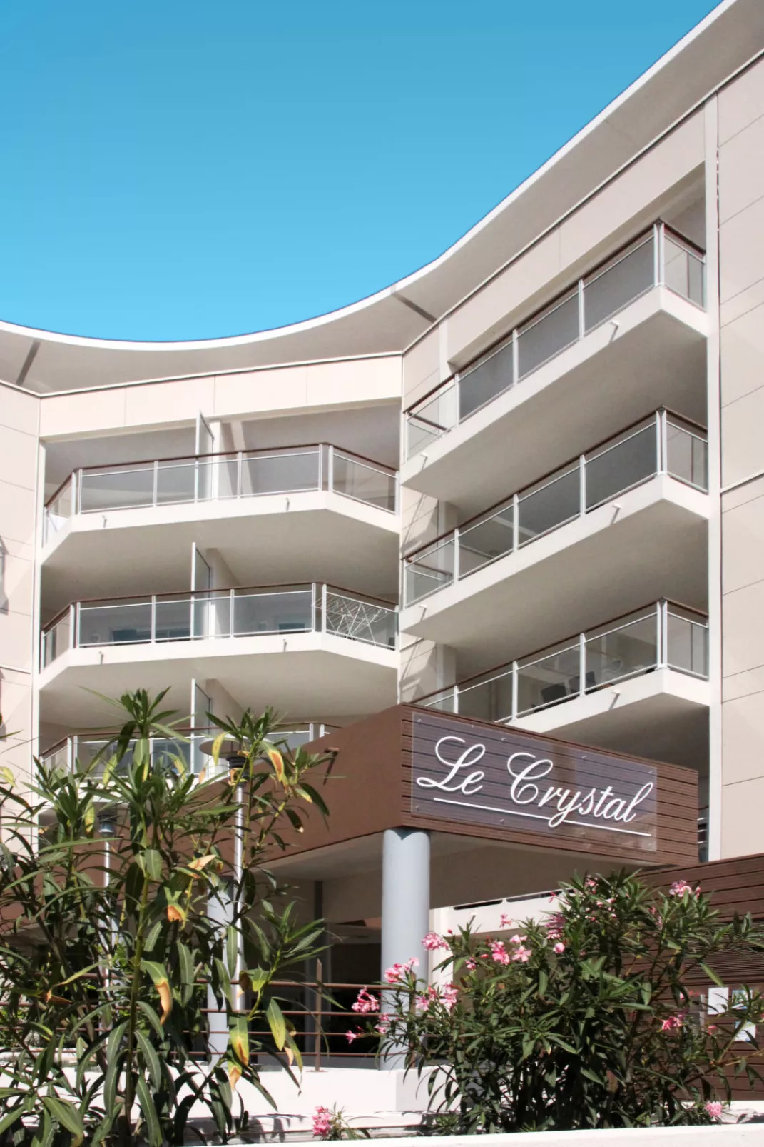 Le Crystal-Outside