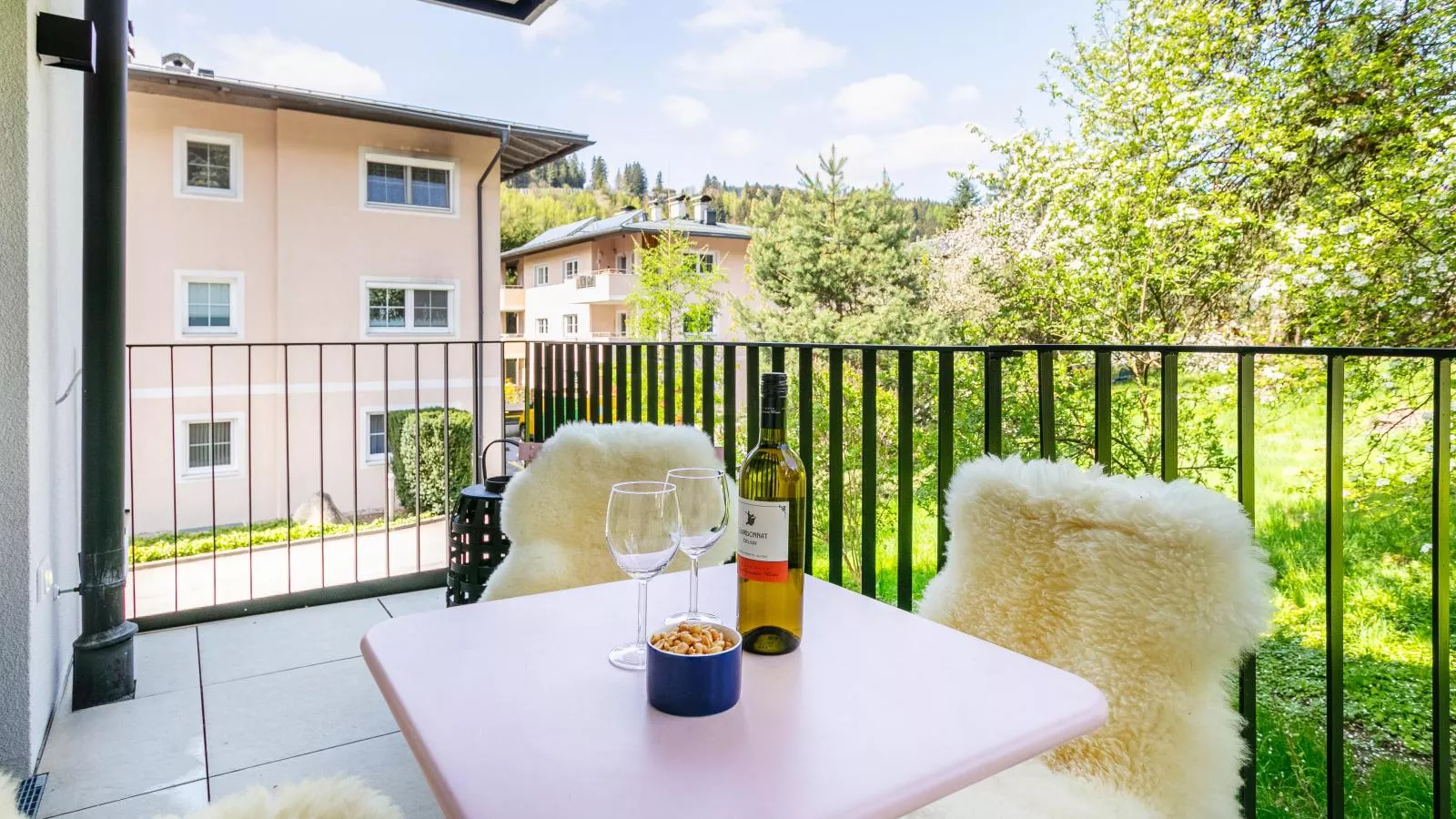 Lukasfeld 9 Top Sepp-Terrace balcony