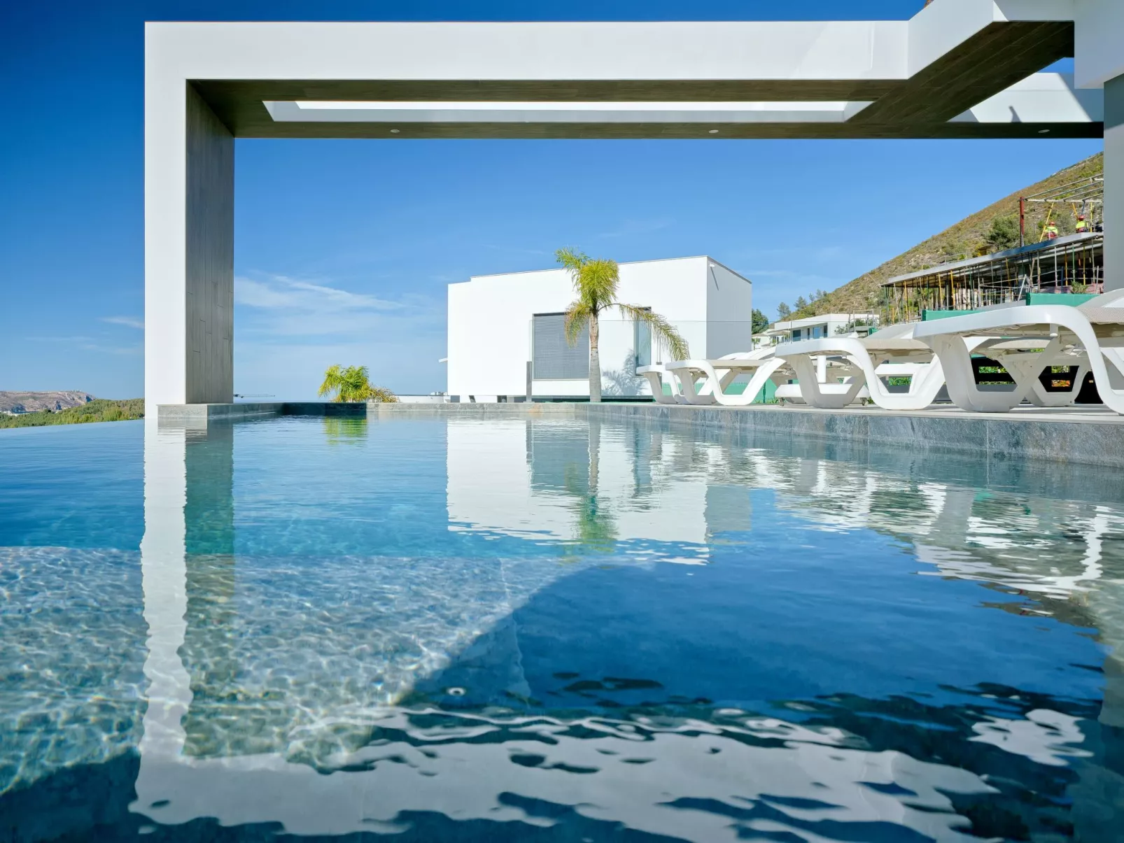 Villa Luna-Outside