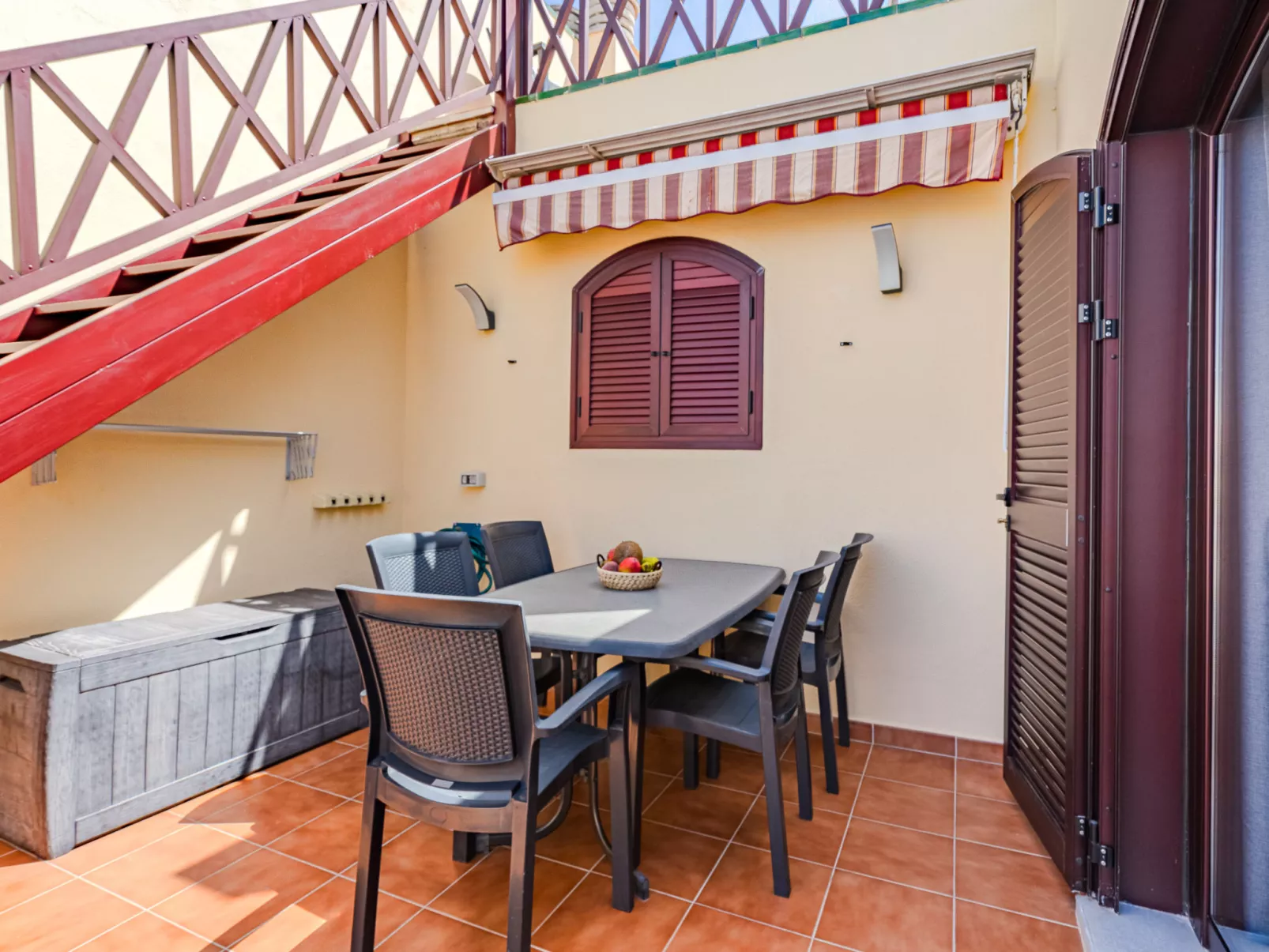 Tagoro Solarium & Pool View-Outside