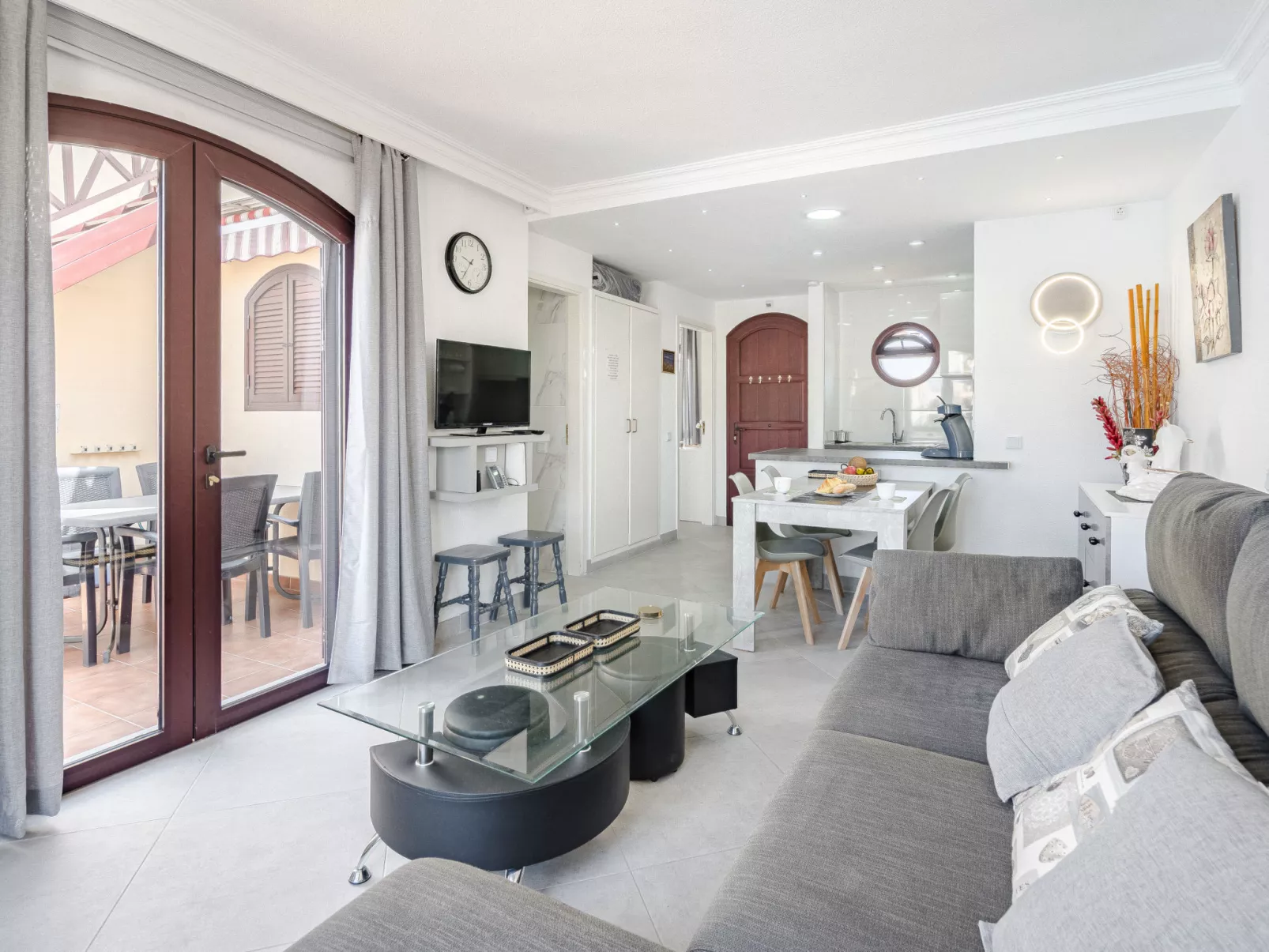 Tagoro Solarium & Pool View-Inside