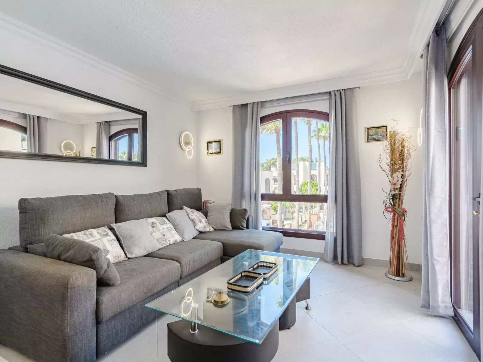 Tagoro Solarium & Pool View-Inside