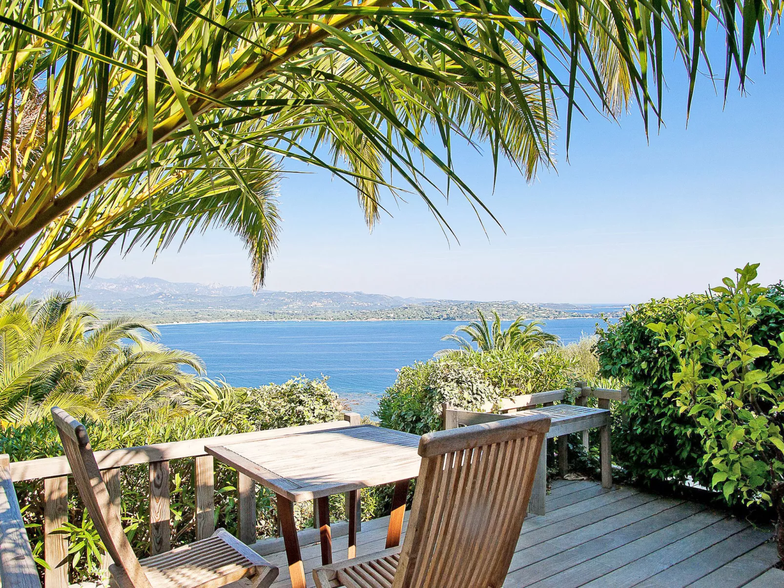Les Hauts de Pavellone-Inside