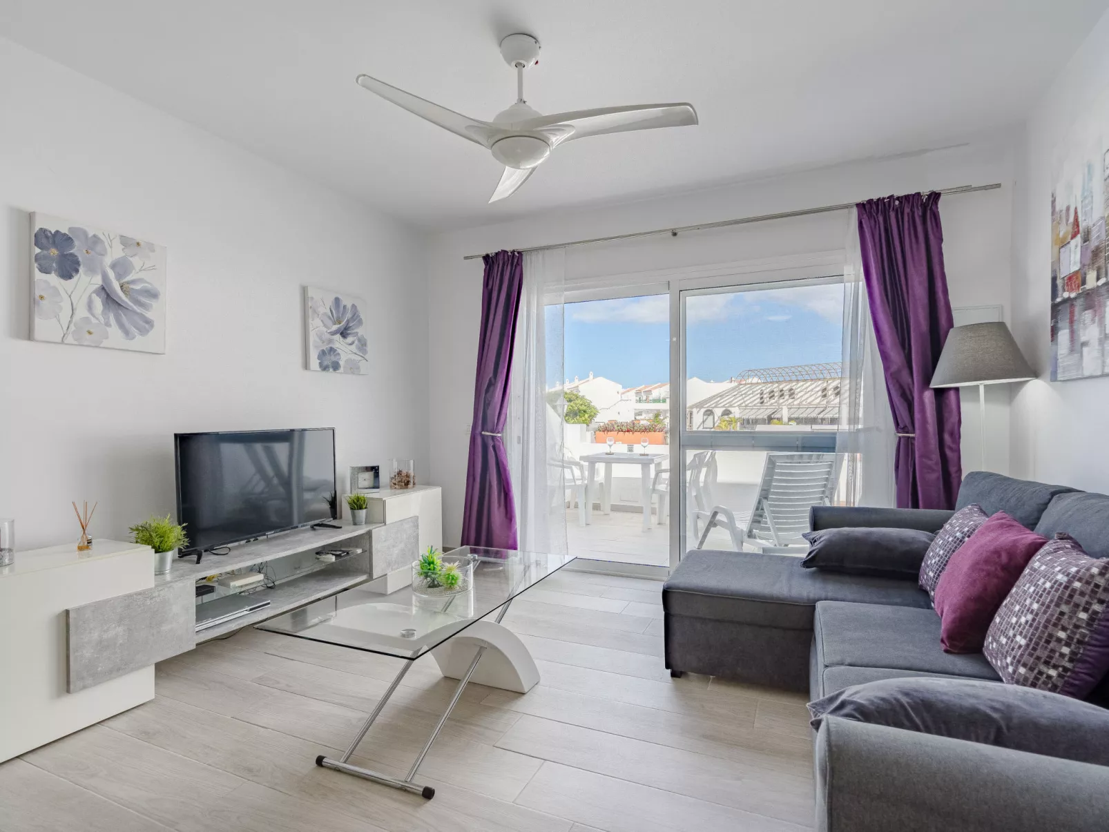 Parque Don Jose Poolside Retreat-Inside