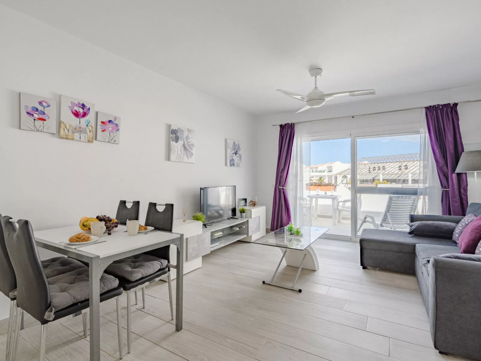 Parque Don Jose Poolside Retreat-Inside