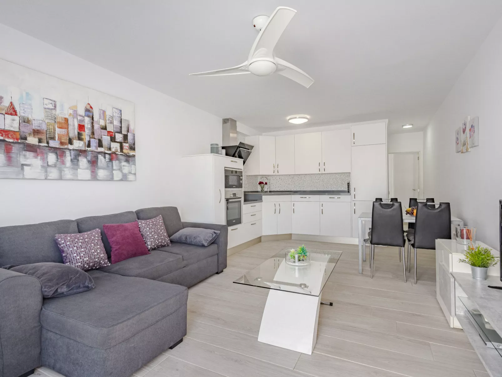 Parque Don Jose Poolside Retreat-Inside