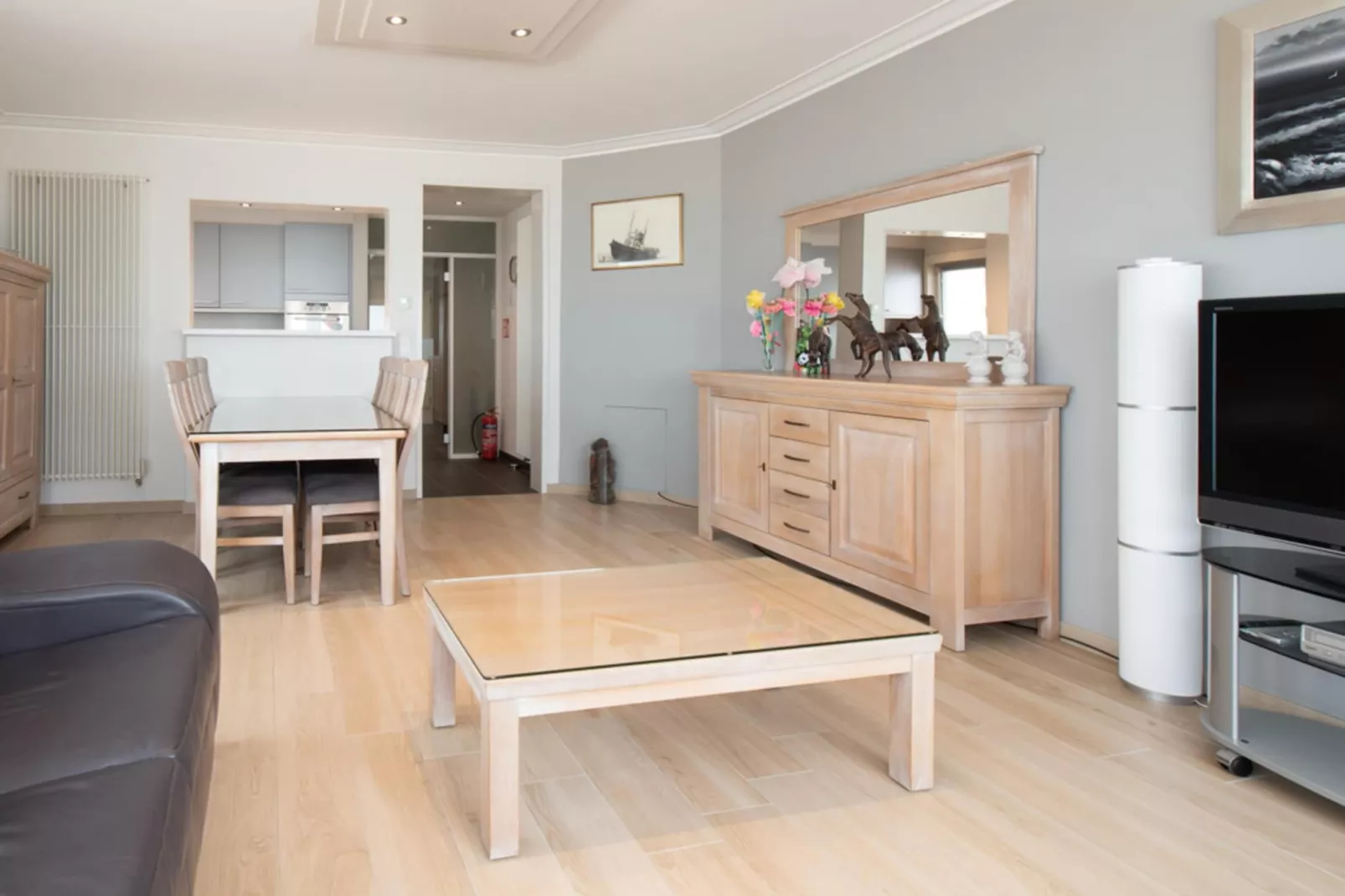 Empereur 1-Living room